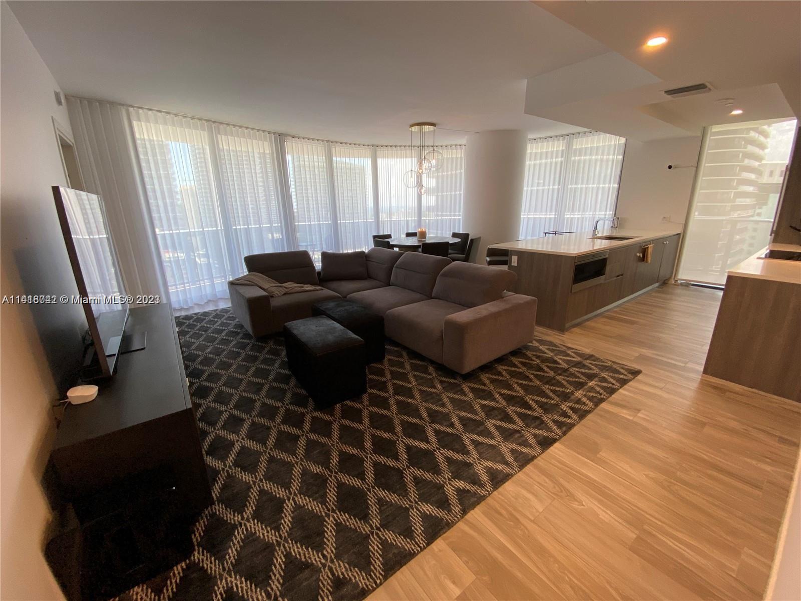 Spectacular apartment in SLS LUX Brickell. Enjoy this exceptional fully furnished apartment and the comforts of a luxury building in the best location in Miami. Shops and restaurants across the street at Brickell City Centre. Publix supermarket 2 minutes walk. And everything you need is walking distance.