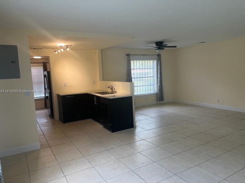 Photo 15 of 3545 SW 12th Ct in Fort Lauderdale - MLS A11418890