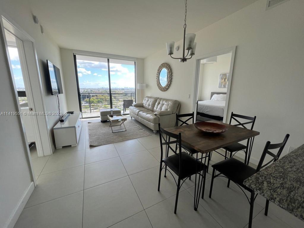 You and your family will enjoy this beautiful apartment located in the heart of El Doral. surrounded by golf courses. In addition, its privileged location includes shops, spas, restaurants and more. the building has the most sought after luxury lifestyle in the city.