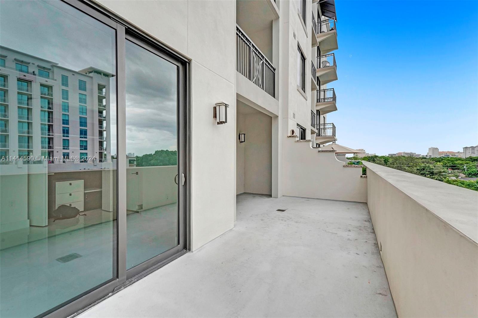 *** 2 Parking Spaces*** 1 Bedroom + 1 Bath  + Den **** Storage Room*** Large Terrace ***
The 2 Parking Spaces are located side by side on the second floor, numbered 2-19 and 2-20.
High Ceilings and white porcelain throughout, impact windows, bicycle racks, state of the art
fitness center, 24-hour concierge, valet services. Pet Friendly, walking distance to the Shops of Merrick Park.