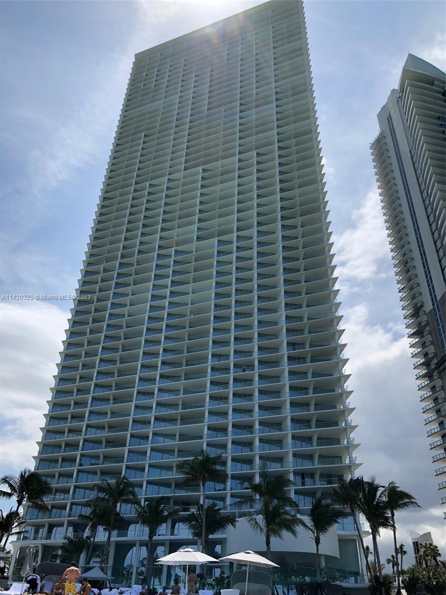 This 5 Bedroom/6.5 Bath+ Family+ Double living+ Informal Dining+ Master Sitting+ Service Quarters South East west corner is one of the largest units in the building encompassing half the floor on the 43rd floor, Designer ready, Never lived in blank canvas to build your own home in the sky.
Square footage from Developer Floor plans Interior 4,897 SQ.FT. 455 SQ. M 
Outdoor 'living Area 1454 SQ.FT.135 SQ.M this is not to be relied upon and measurements should be made by perspective buyers should do their due diligence on actual measurements as they differ on tax roll.