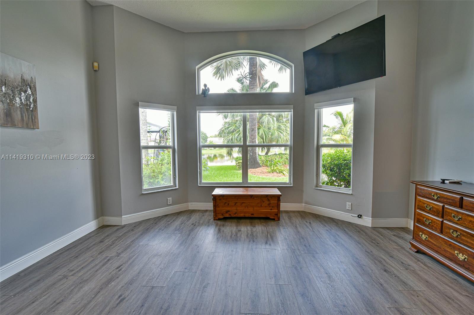 Listing Photo 8