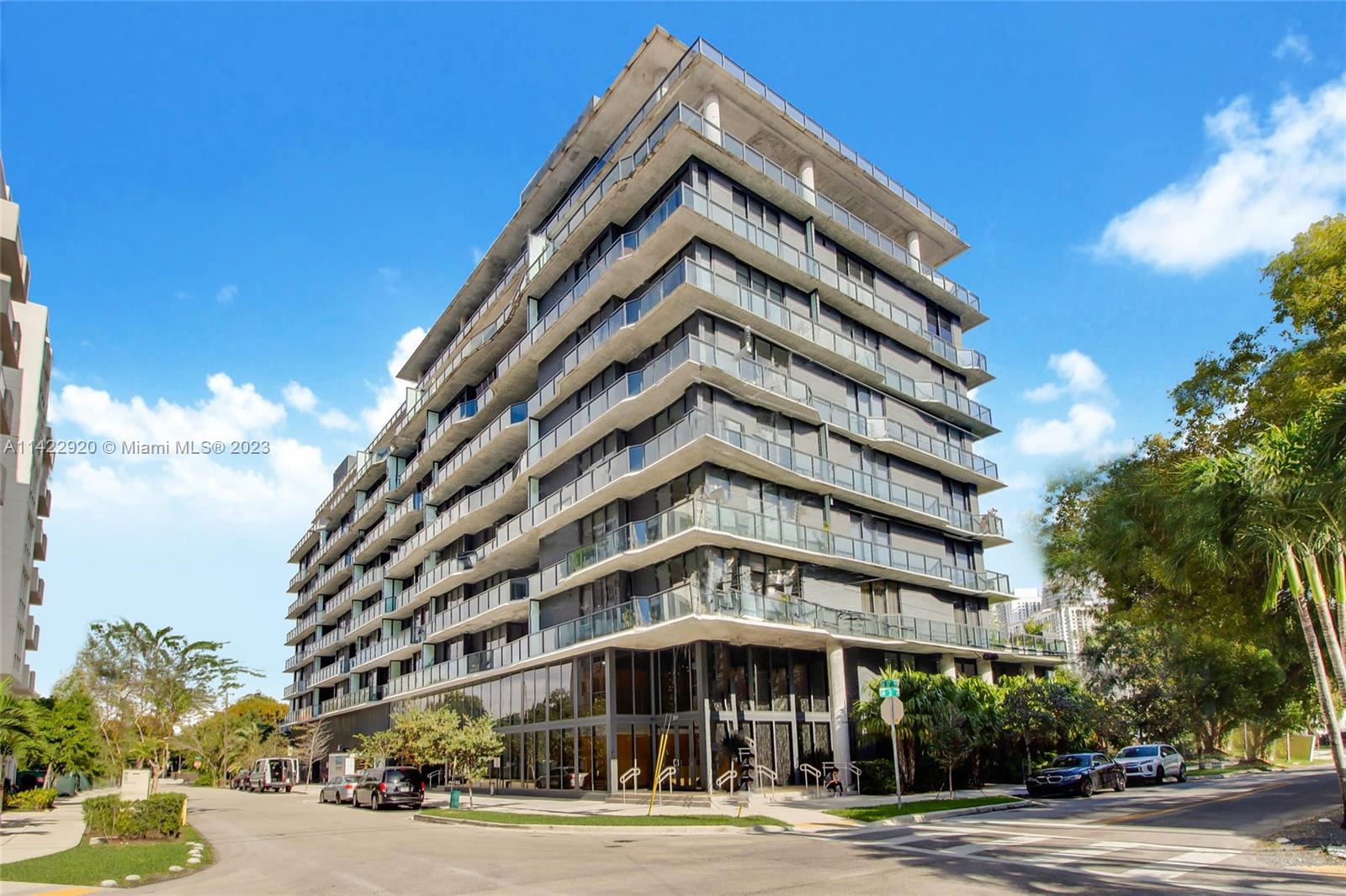 This captivating 1 Bed/1 Bath Lower Penthouse, one of 81 residences, promises a unique living experience. 11 Ft. ceilings, top-of-the-line Bosch appliances, quartz countertops, Italian cabinetry, and floor-to-ceiling windows create an elegant ambiance. 1 ASSIGNED PARKING SPACE.
Breathtaking residential rooftop with city vistas, exercise room, heated pool, spa, sauna, summer kitchen, and lounge. Quick access to 195, Brickell Ave, South Miami Ave, and Coral Way. Walk to restaurants, shops, supermarkets, and Brickell's nightlife. Live close to Downtown Miami and Brickell Financial while enjoying a peaceful corner. Don't miss this chance for an extraordinary residence in Miami's sought-after location.