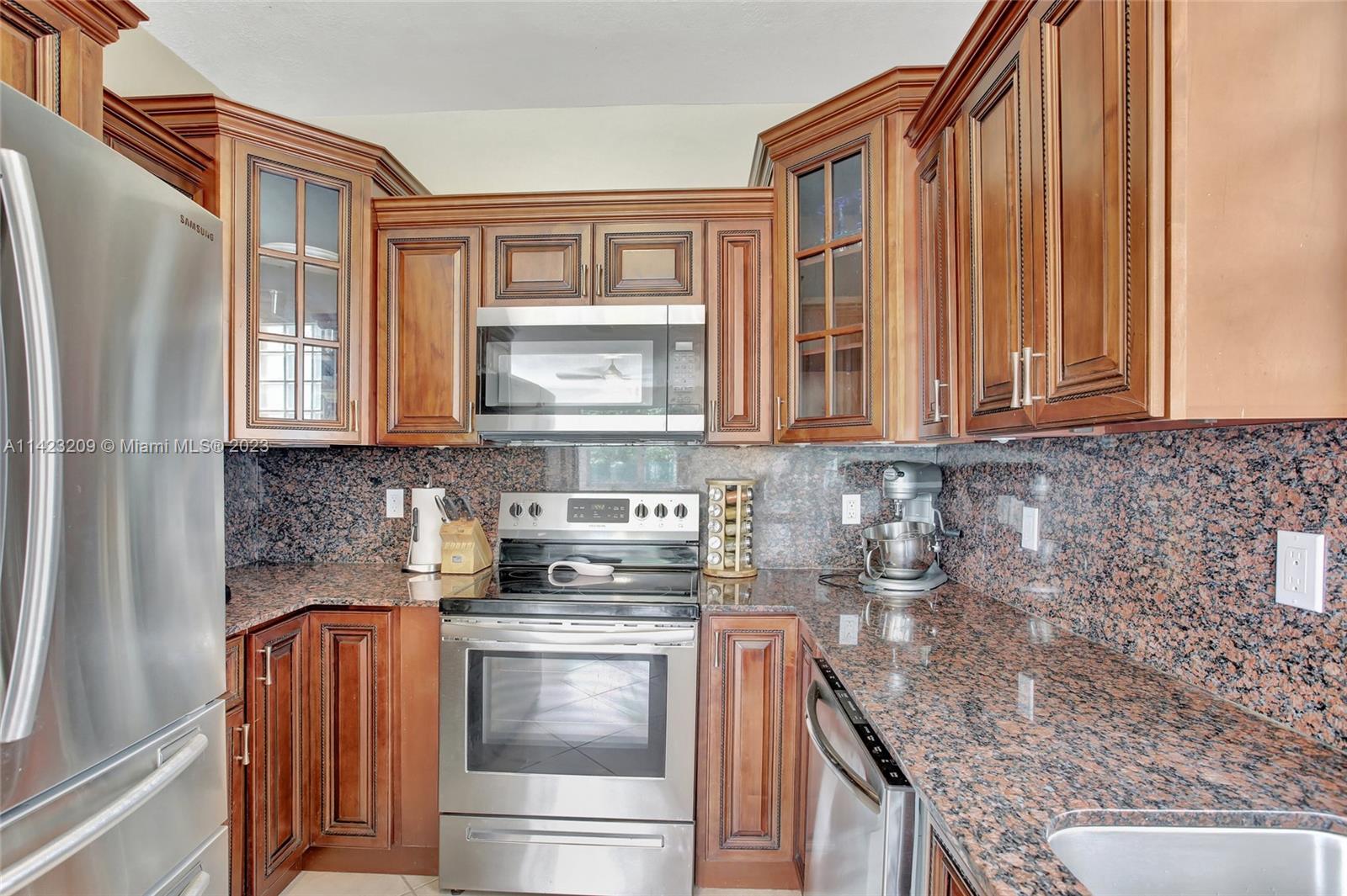 Listing Photo 12