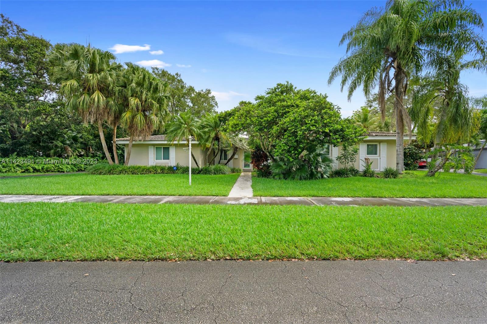 EXCELLENT OPPORTUNITY! Enjoy this wonderful opportunity for your family in this beautiful 4-bed, 2-bath. This spacious property features a pool area perfect for sharing unforgettable moments with your loved ones, as well as a beautiful and ample backyard surrounded by lush trees, providing privacy and a relaxing atmosphere. The house offers space for 2 vehicles in the garage and more in the exterior area. Additionally, it is protected with impact windows, ensuring safety and peace of mind at all times.  
Located in a privileged area, this home is perfect for those seeking a cozy and secure living space. Moreover, it boasts highly-rated schools, making it an excellent choice for your childrens.

Don't miss out on this incredible opportunity to turn this house into your new home!