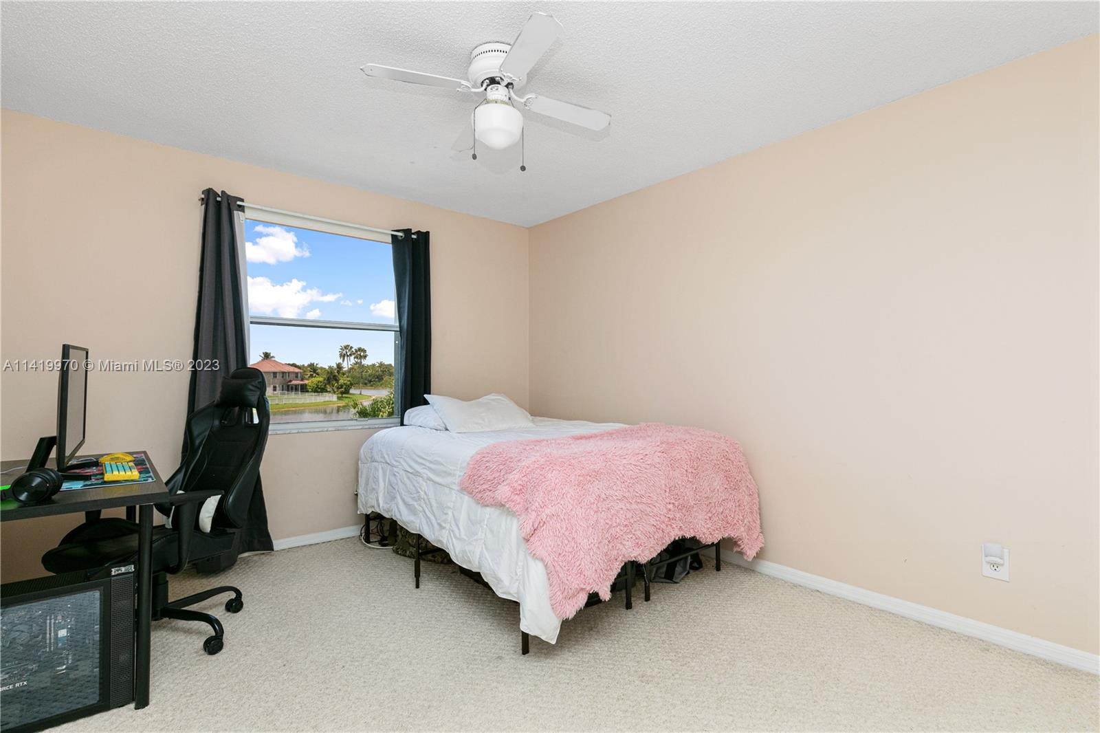 Listing Photo 11