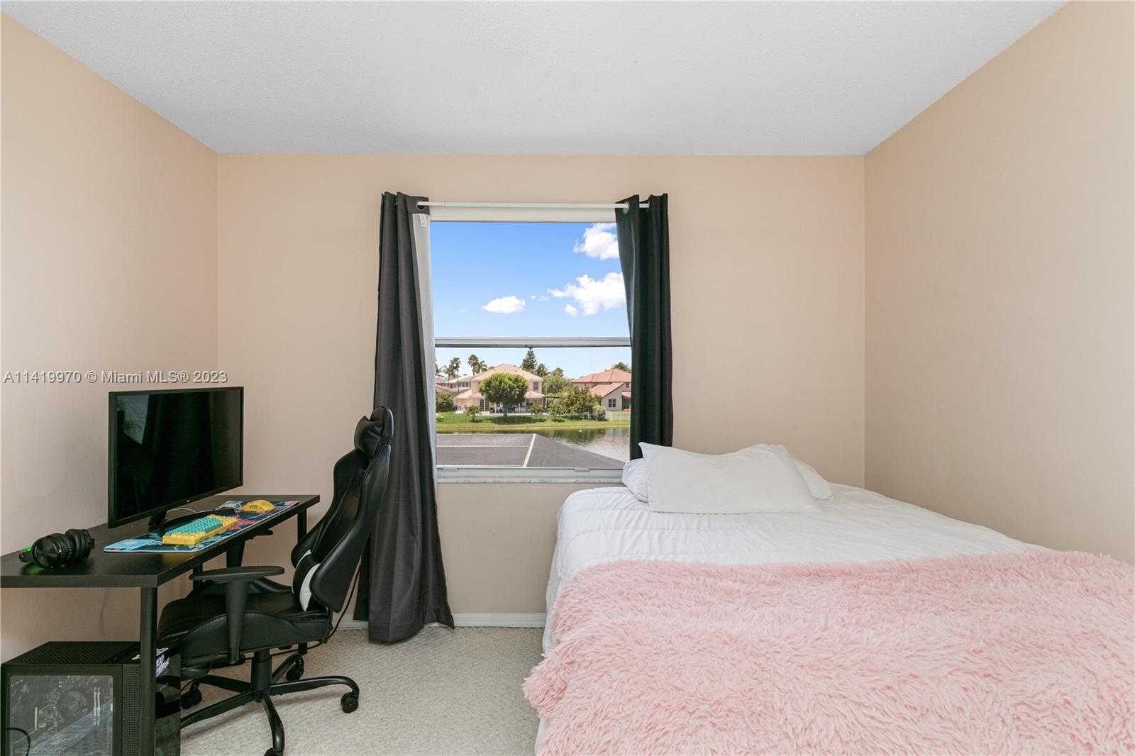 Listing Photo 12