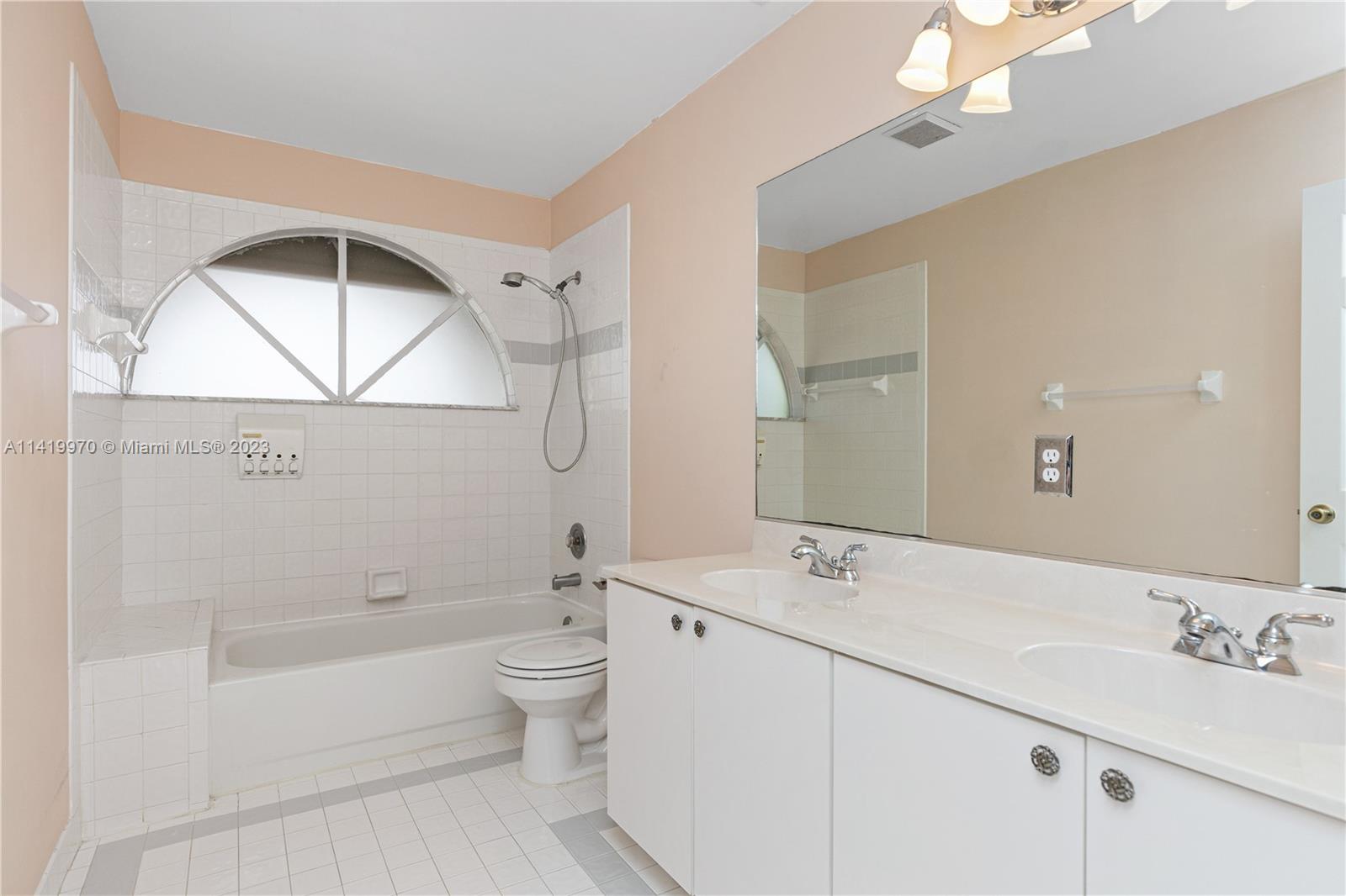 Listing Photo 16