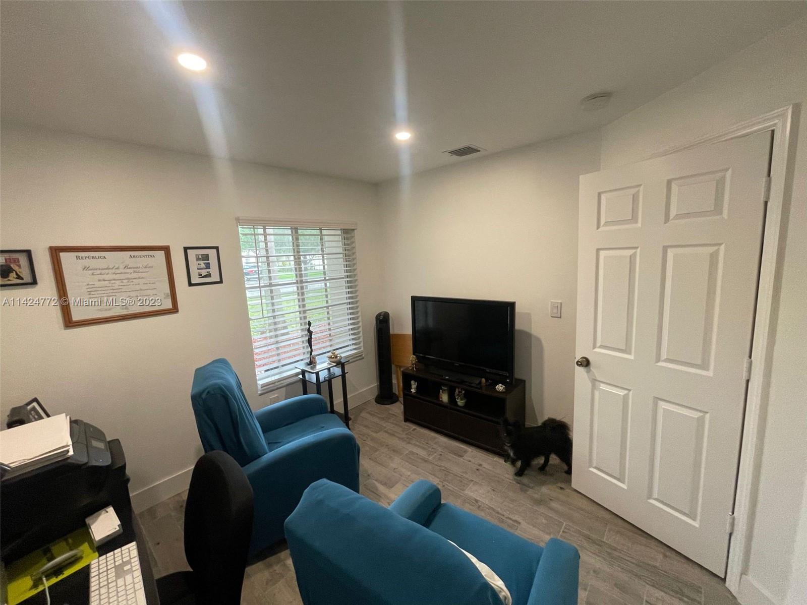 Listing Photo 8
