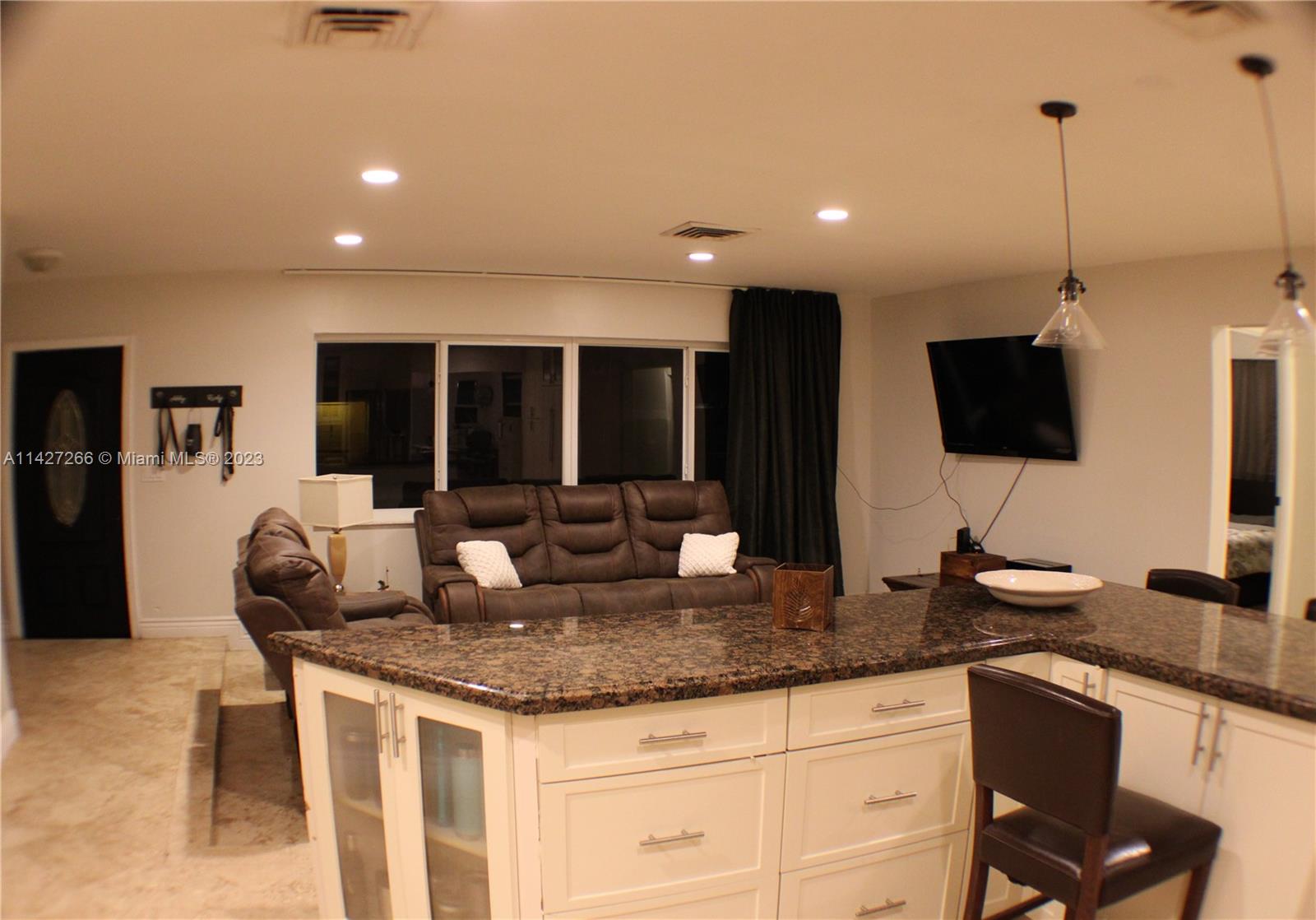 Listing Photo 8