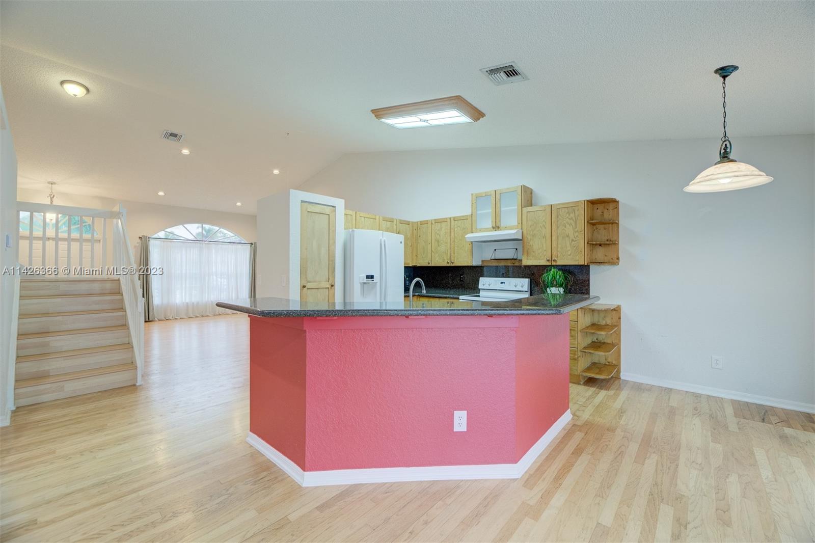 Listing Photo 10