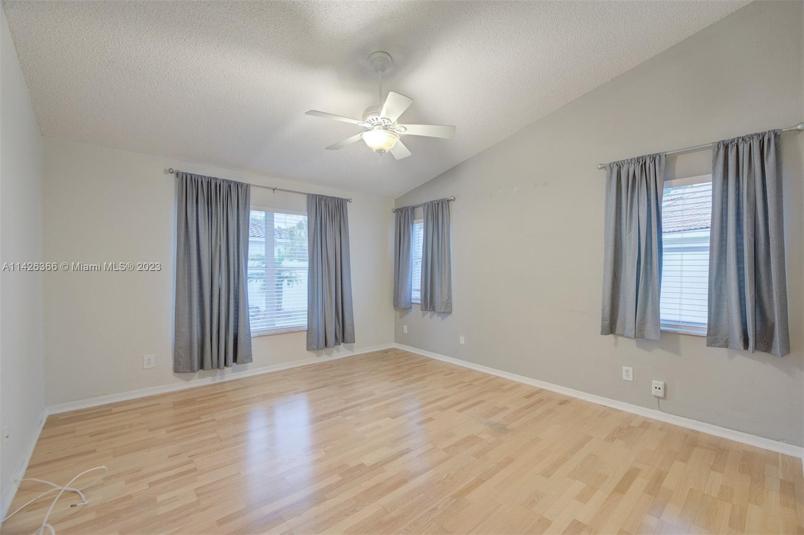 Listing Photo 16