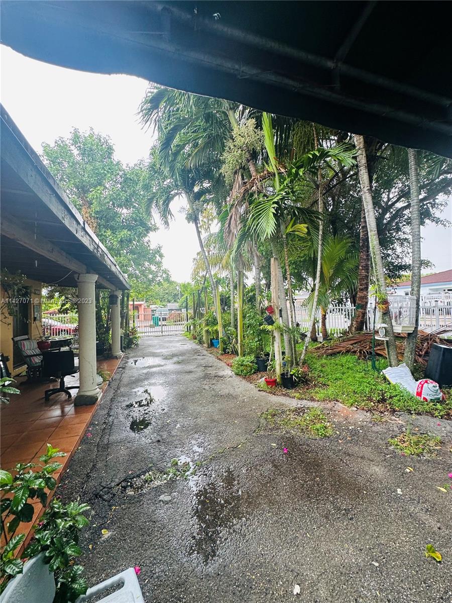 Photo 2 of 4661 SW 101st Ave in Miami - MLS A11427071