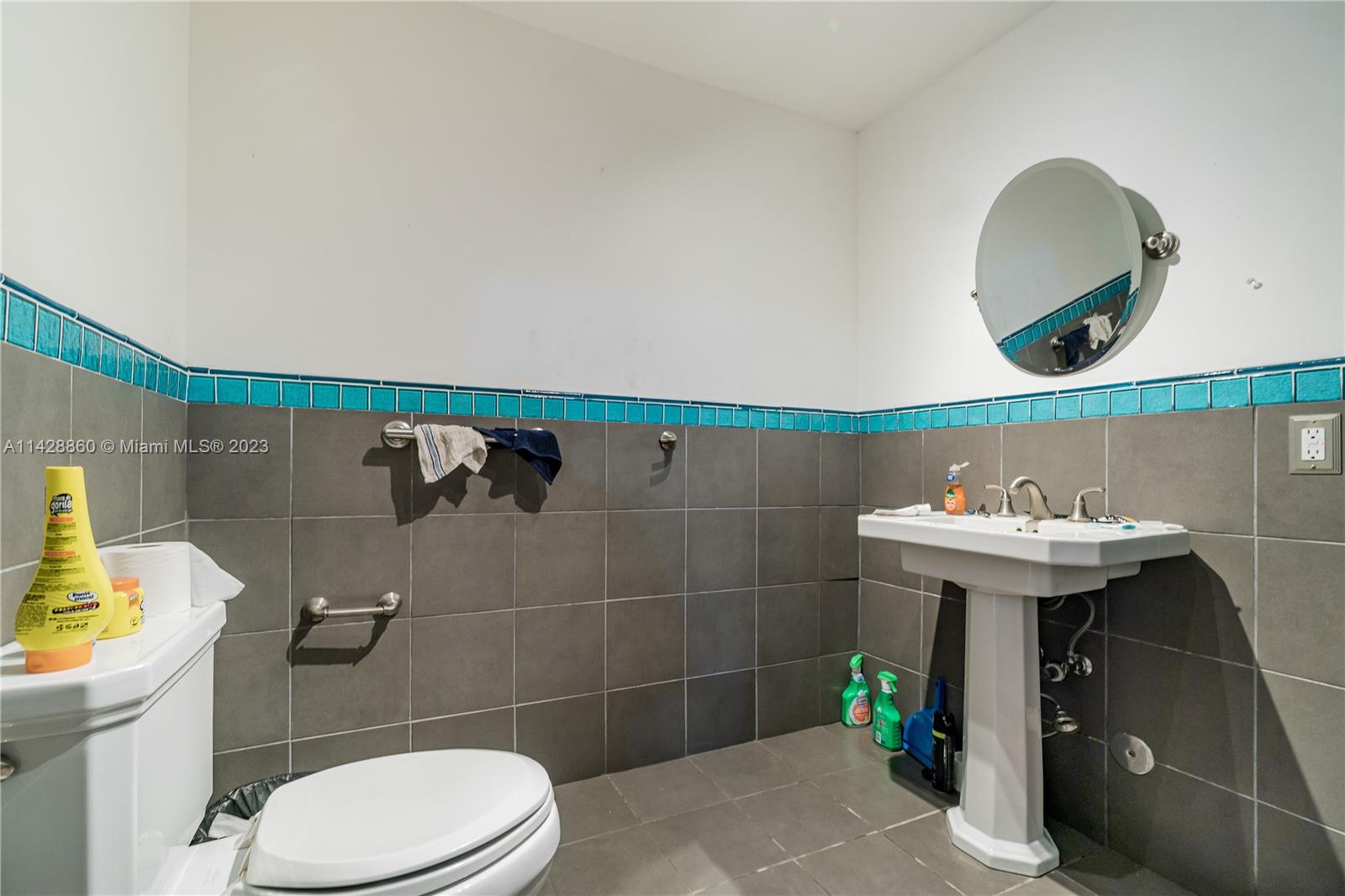 Listing Photo 11