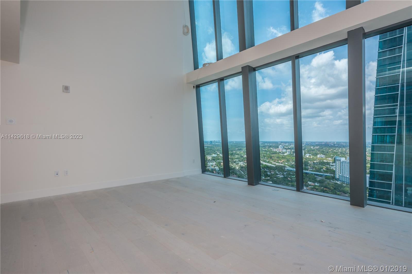One of a Kind Corner Unit, Double Height Duplex of 3 bedrooms and 2.5 bathrooms with breathtaking City views.Conveniently located in East Brickell.
AMENITIES INCLUDE INFINITY EDGE POOL OVERLOOKING BAY, CITY AND DOWNTOWN MIAMI, 24/7 CONCIERGE, FULLY EQUIPPED GYM, VALET, SECURITY, PET-WALKER, AND WALKING DISTANCE TO ALL SHOPS.