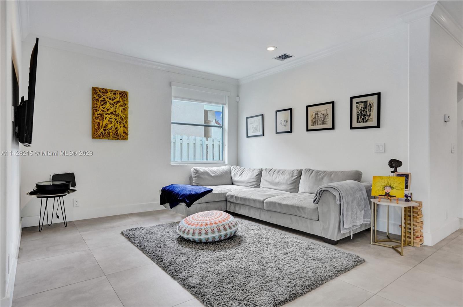 Listing Photo 8
