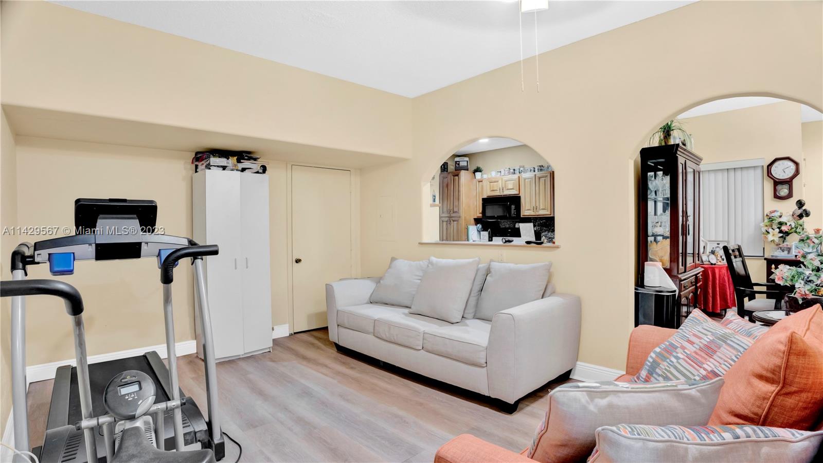 Listing Photo 9