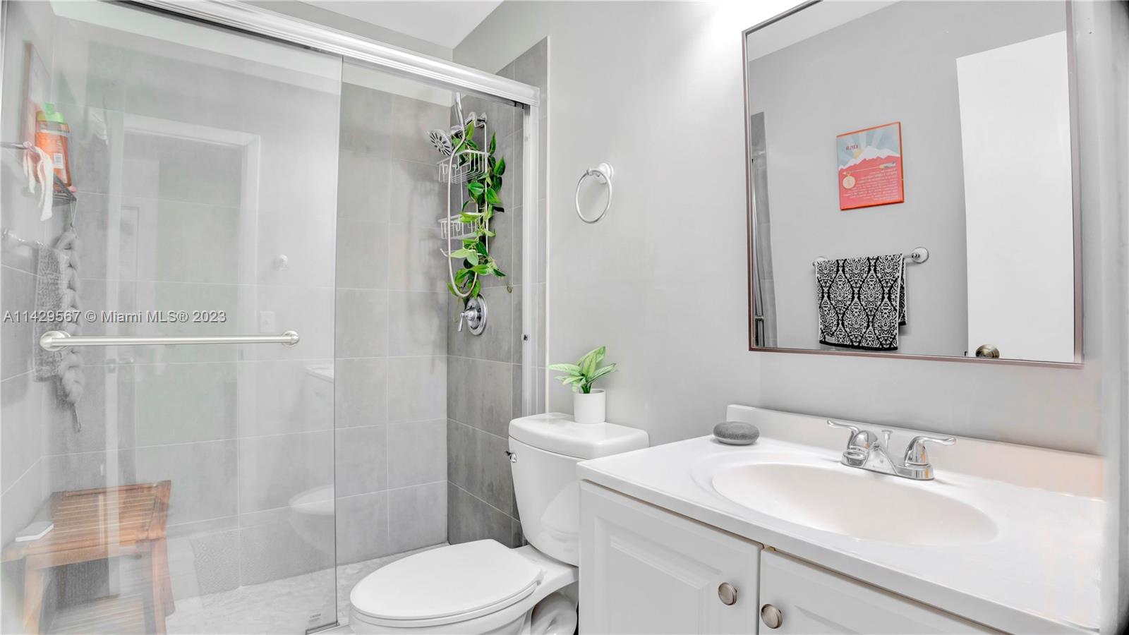 Listing Photo 12