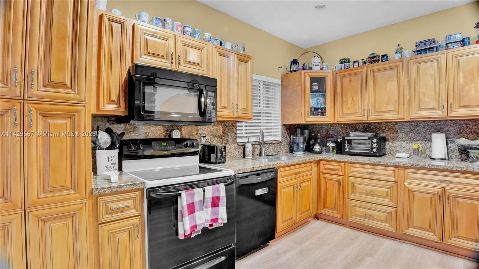 Listing Photo 8