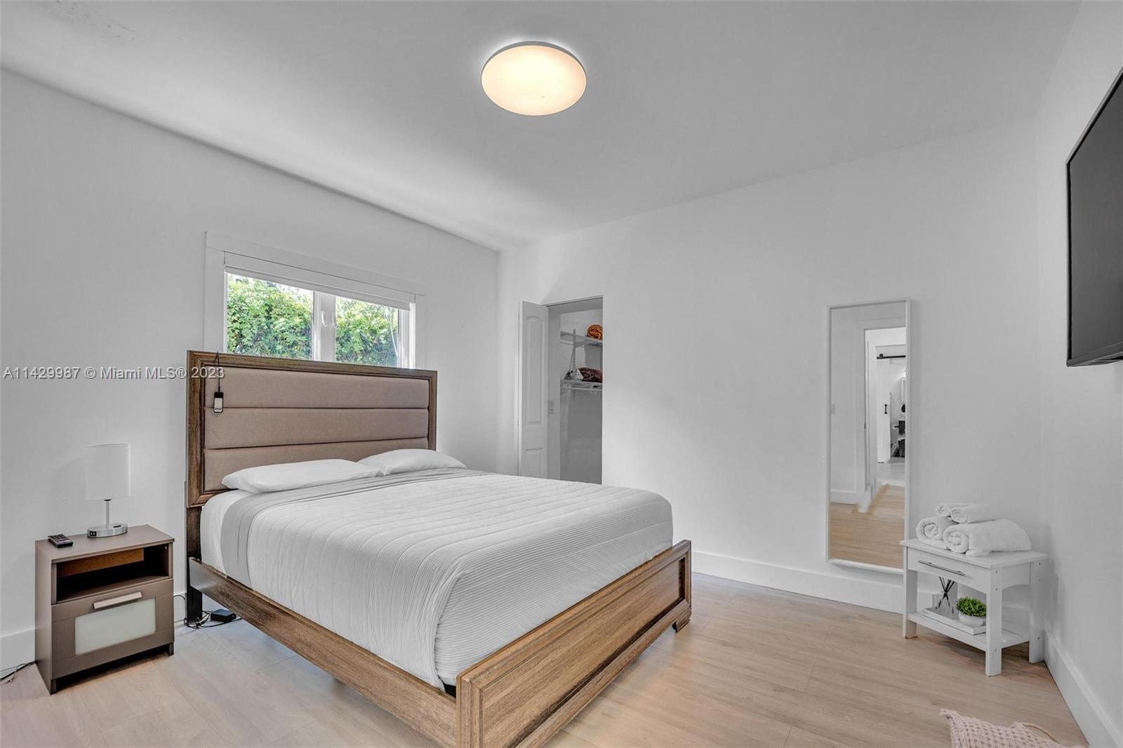 Listing Photo 11