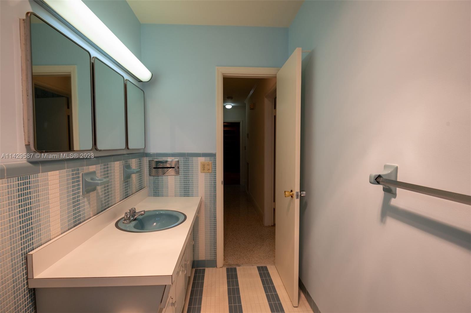 Listing Photo 12