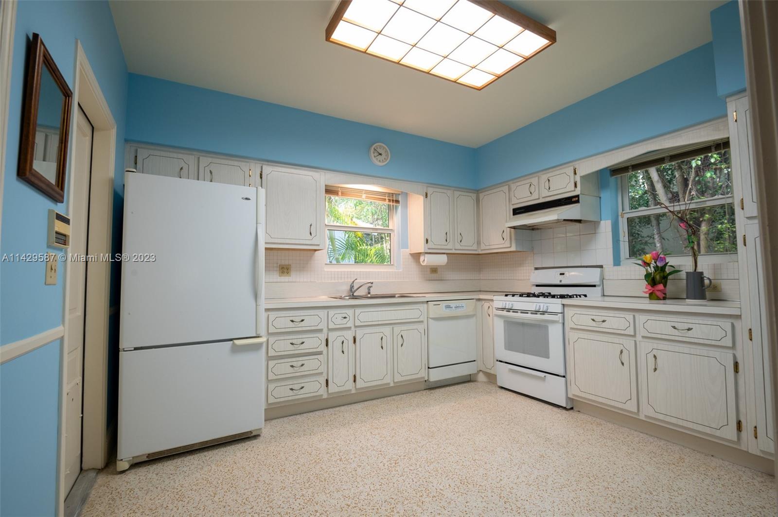 Listing Photo 6