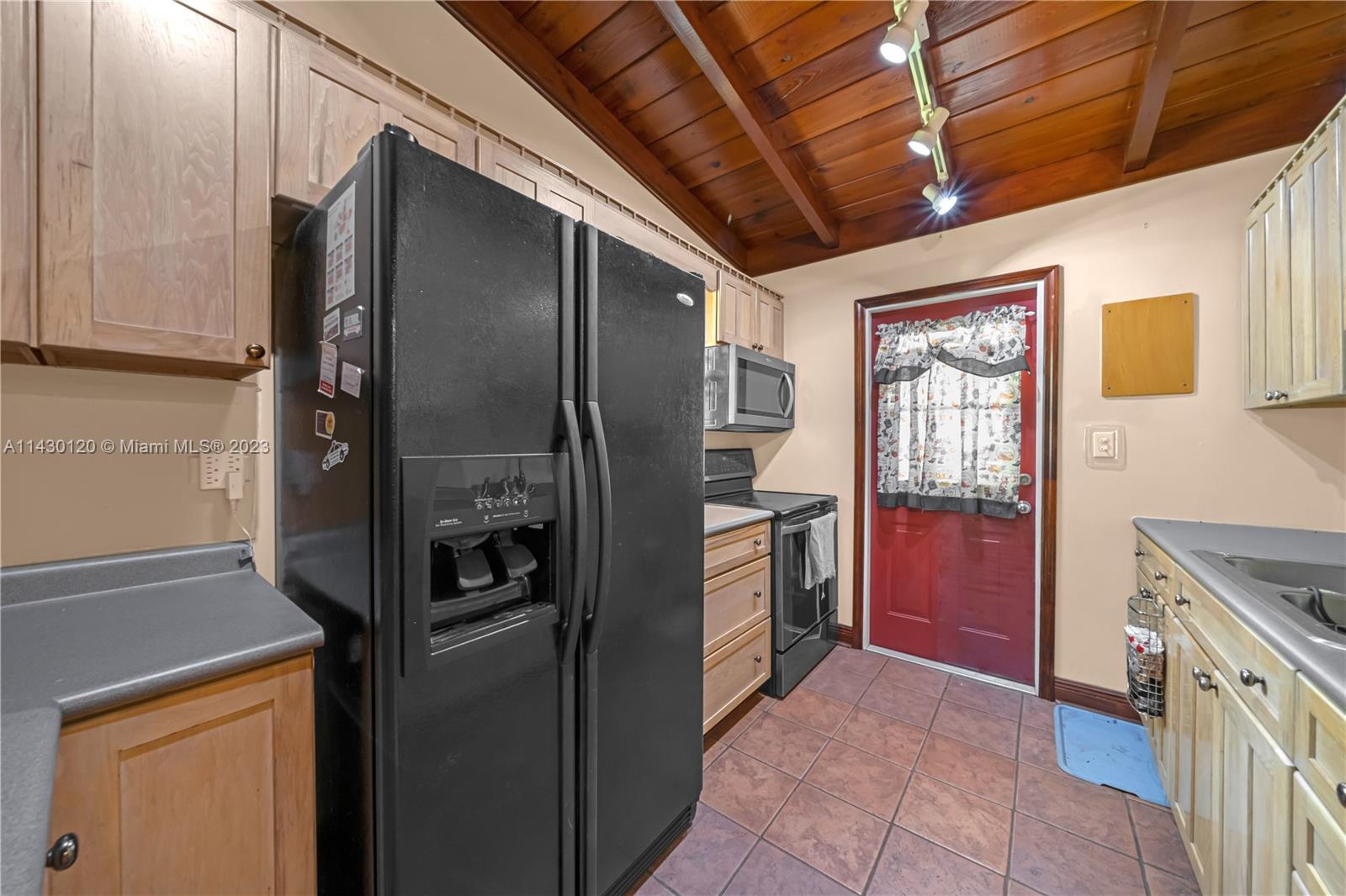 Listing Photo 11