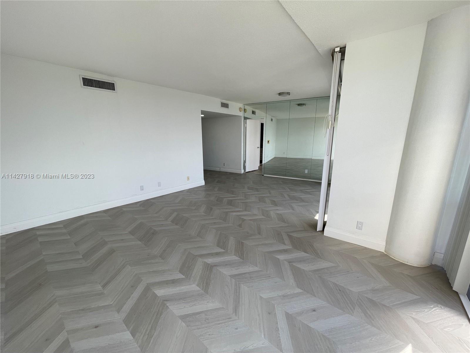 Photo 2 of King Cole Condo Apt 609 in Miami Beach - MLS A11427918