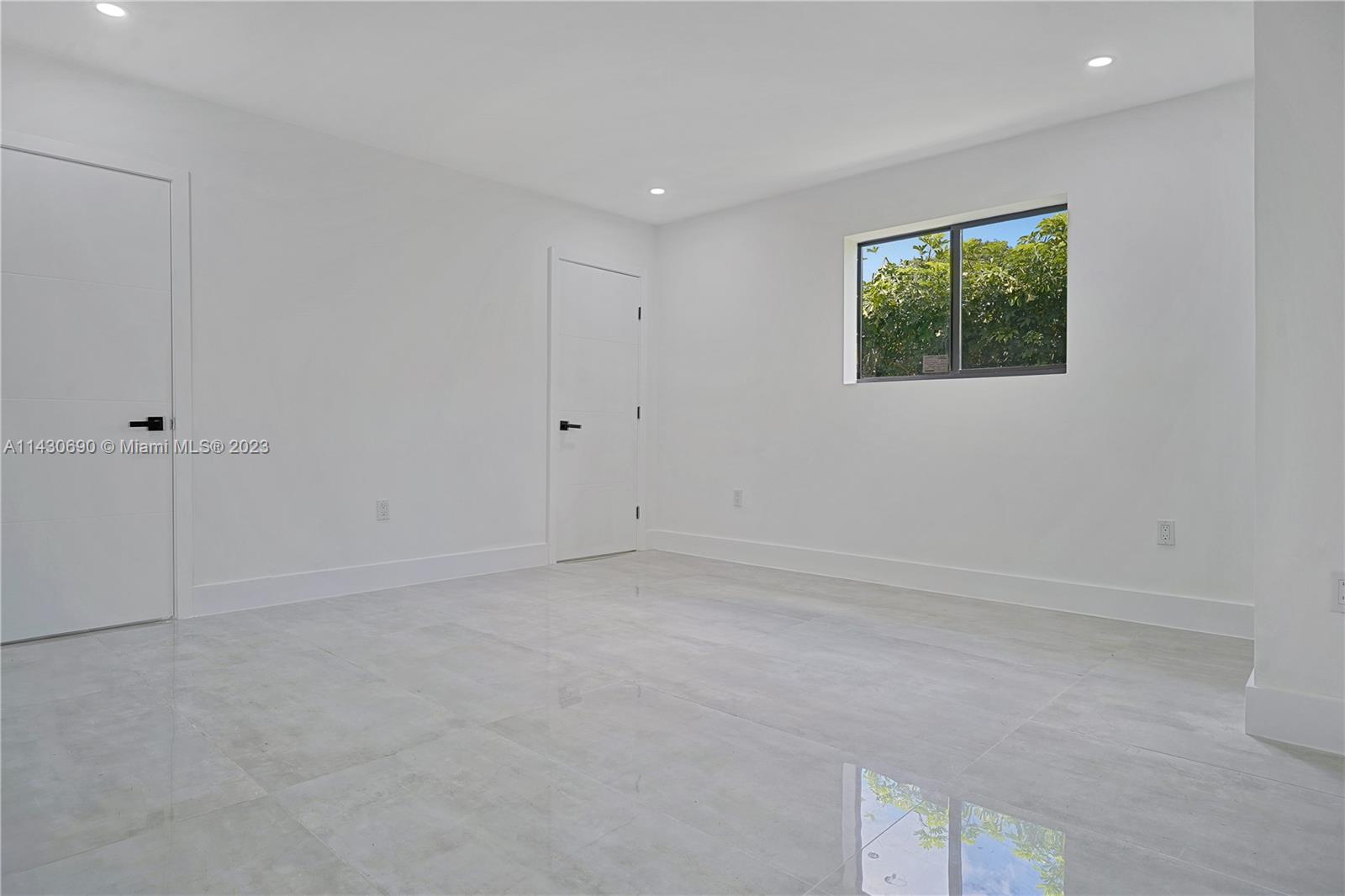 Listing Photo 12