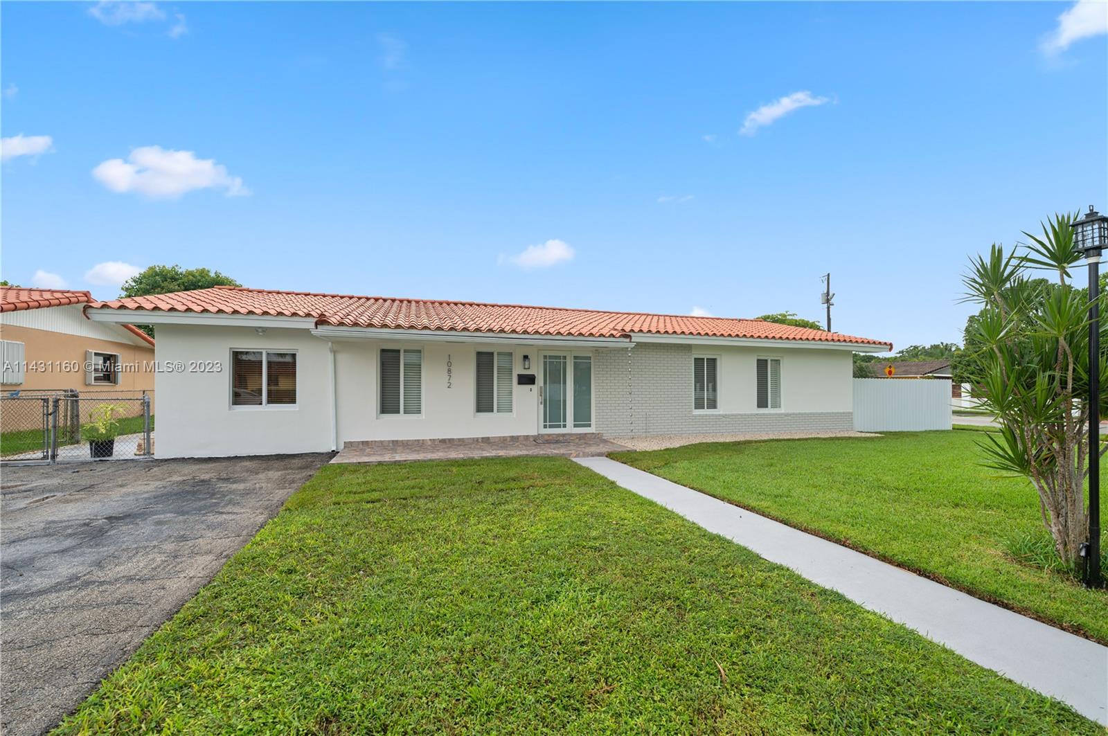 Photo 2 of 10872 SW 33rd St in Miami - MLS A11431160