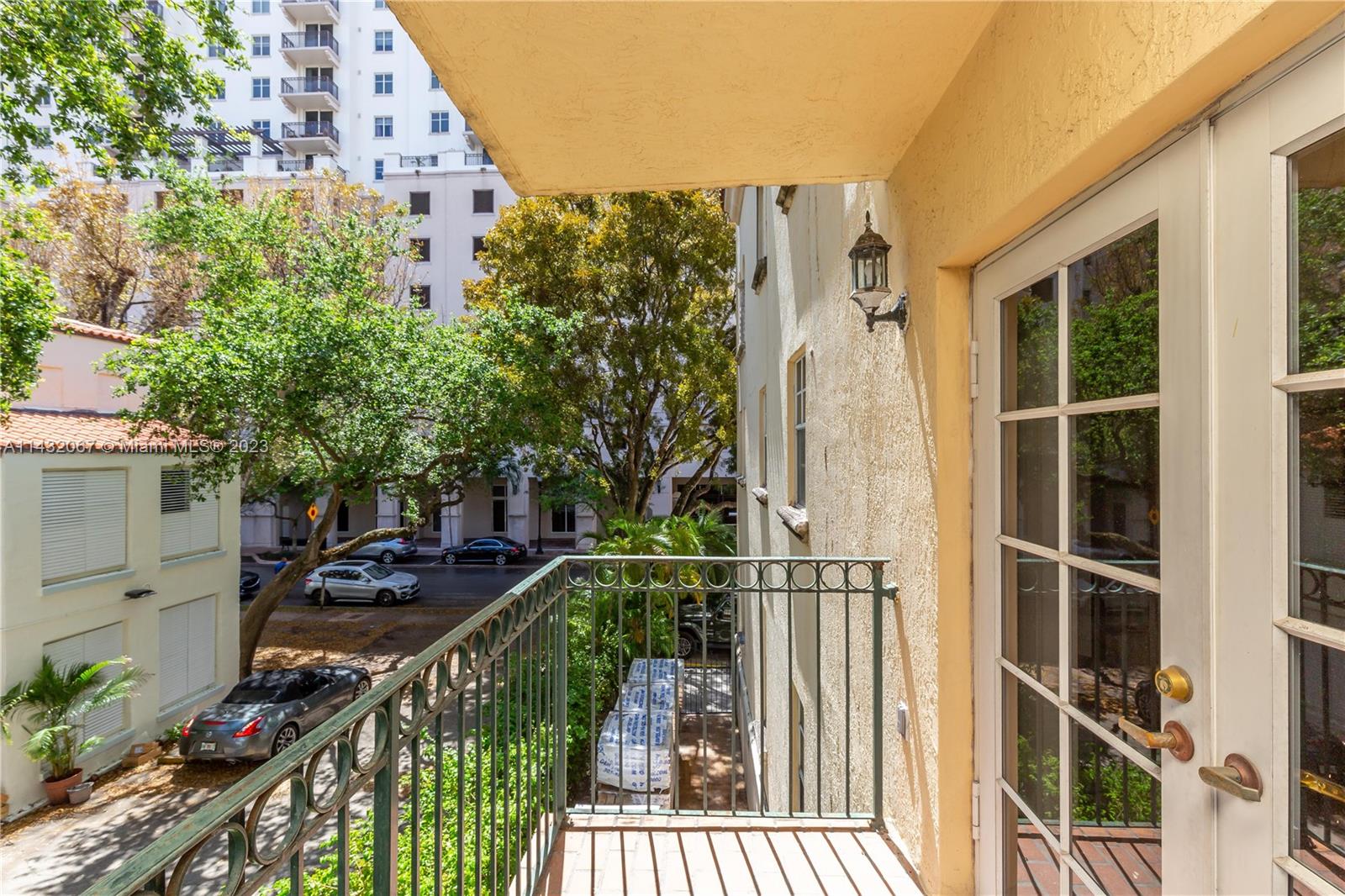 Rarely available corner unit in The Gallery Plaza in Coral Gables. This spacious unit features 3br/2ba, balcony, and washer/dryer. Take advantage of great shopping and dining since you're located just blocks away from Miracle Mile. Enjoy the convenience of two assigned parking spaces in a gated parking garage with keyed entry to the elevators. This great property is located minutes from shopping, great restaurants, beautiful golf courses, and much more.