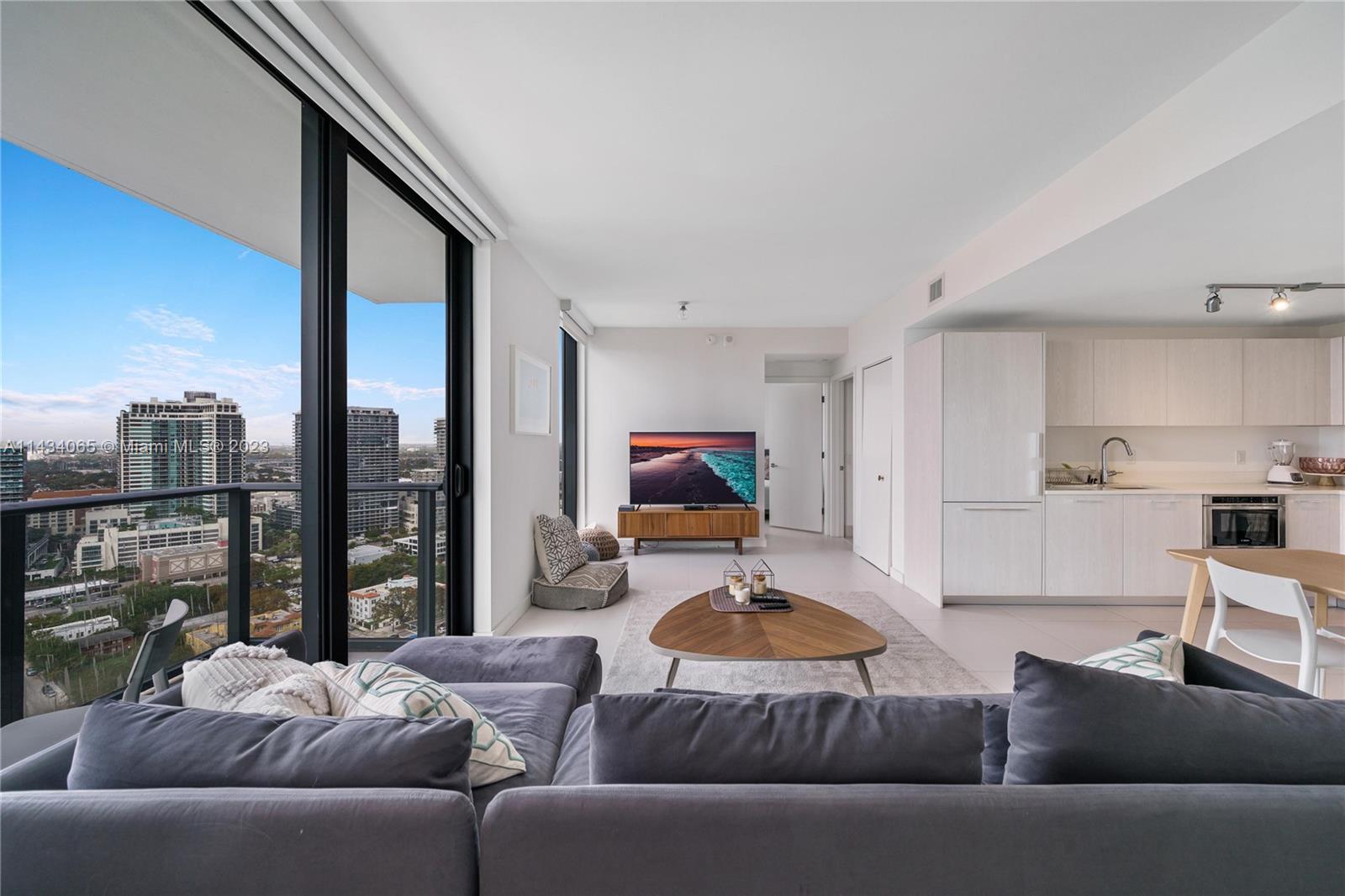 Fully furnished 2BED/2BATH at Paraiso Bayviews, centrally located in the Edgewater neighborhood. 
Tastefully decorated and fully equipped. The building offers Resort Style Rooftop Pool, Luxury Health spa with sauna, steam room, club room, gym, kids room Theater, Billiards Room and Tennis courts.
For showings please text listing agent or use showing request.