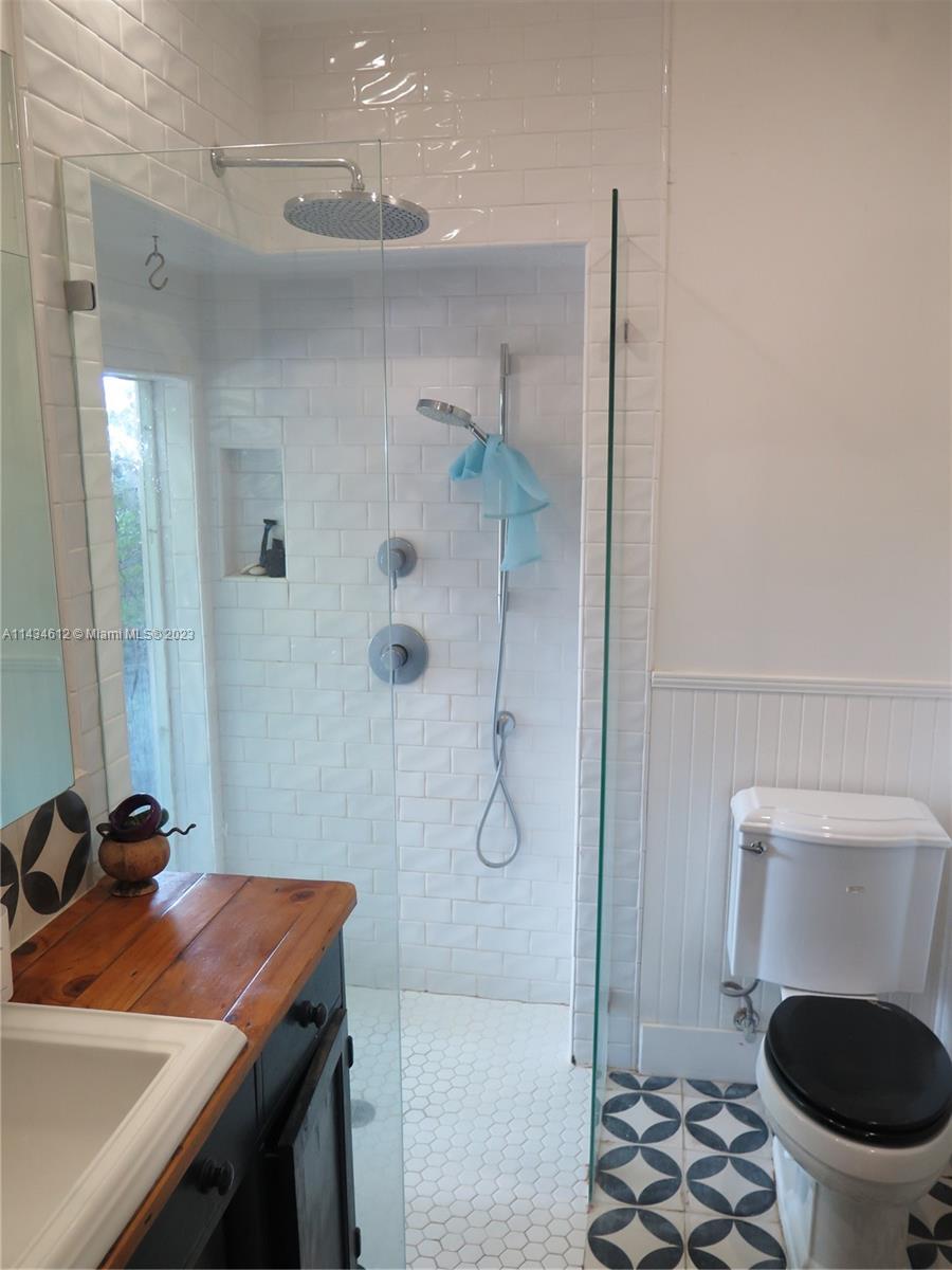 Listing Photo 12