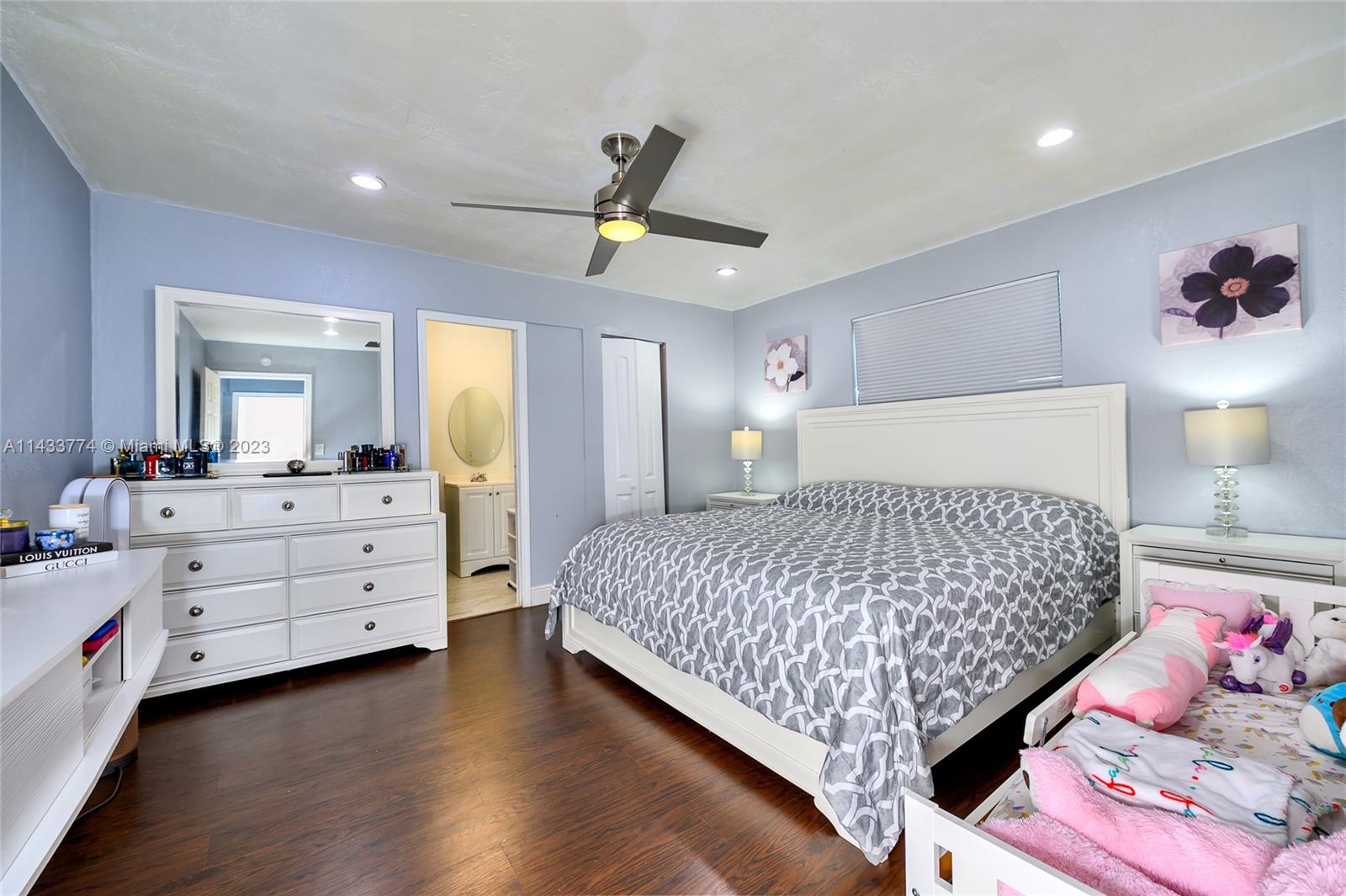 Listing Photo 8