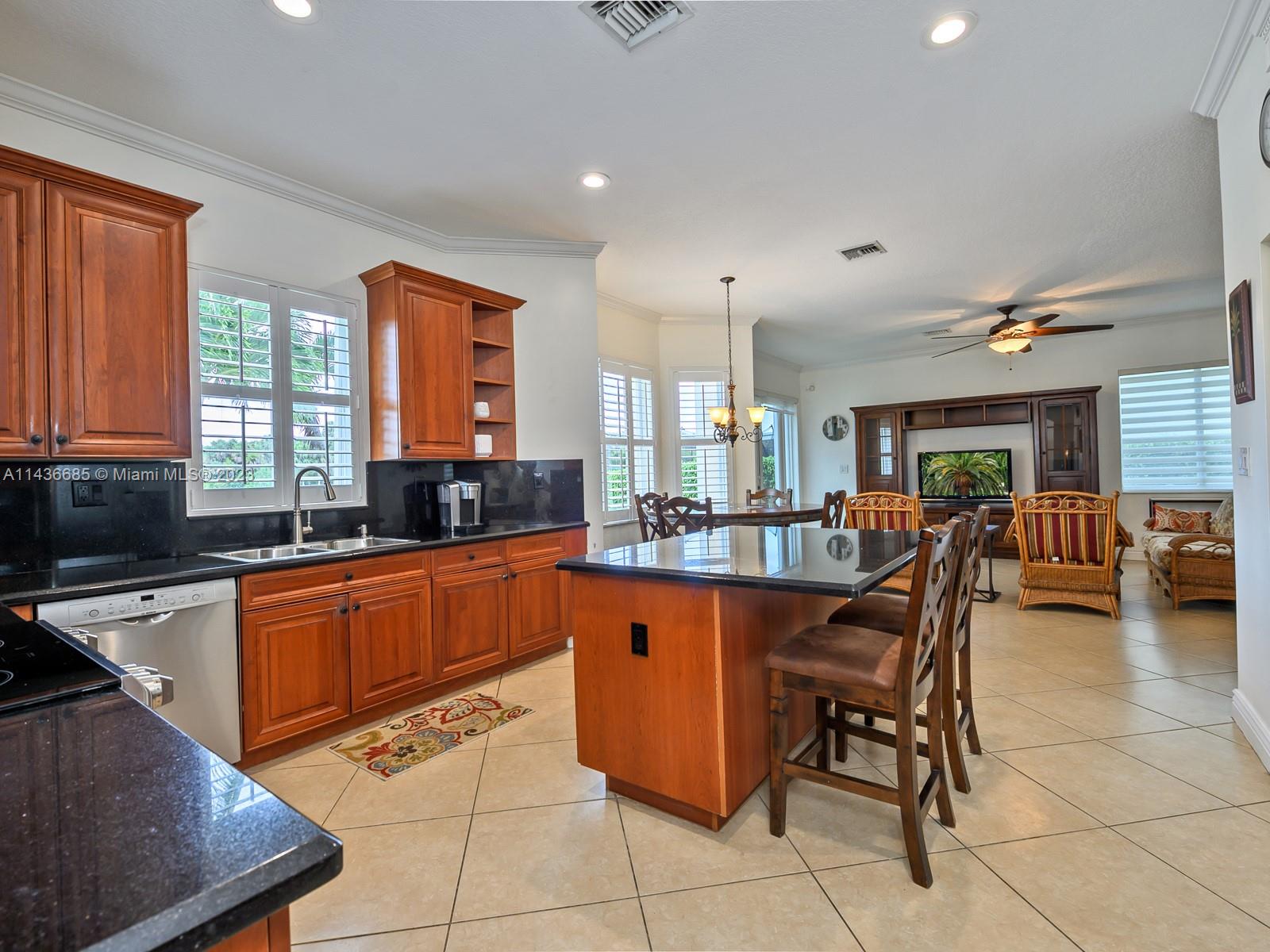 Listing Photo 12
