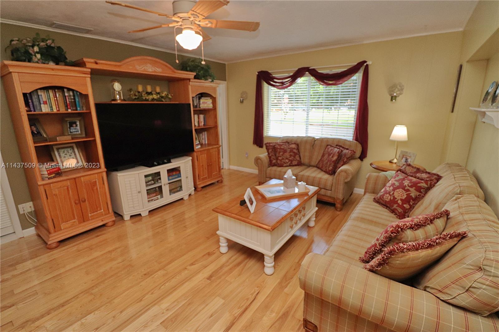 Listing Photo 11