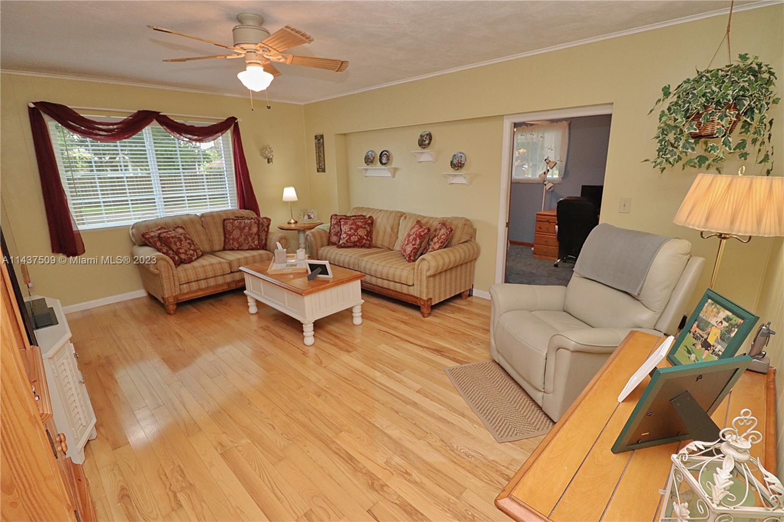 Listing Photo 12