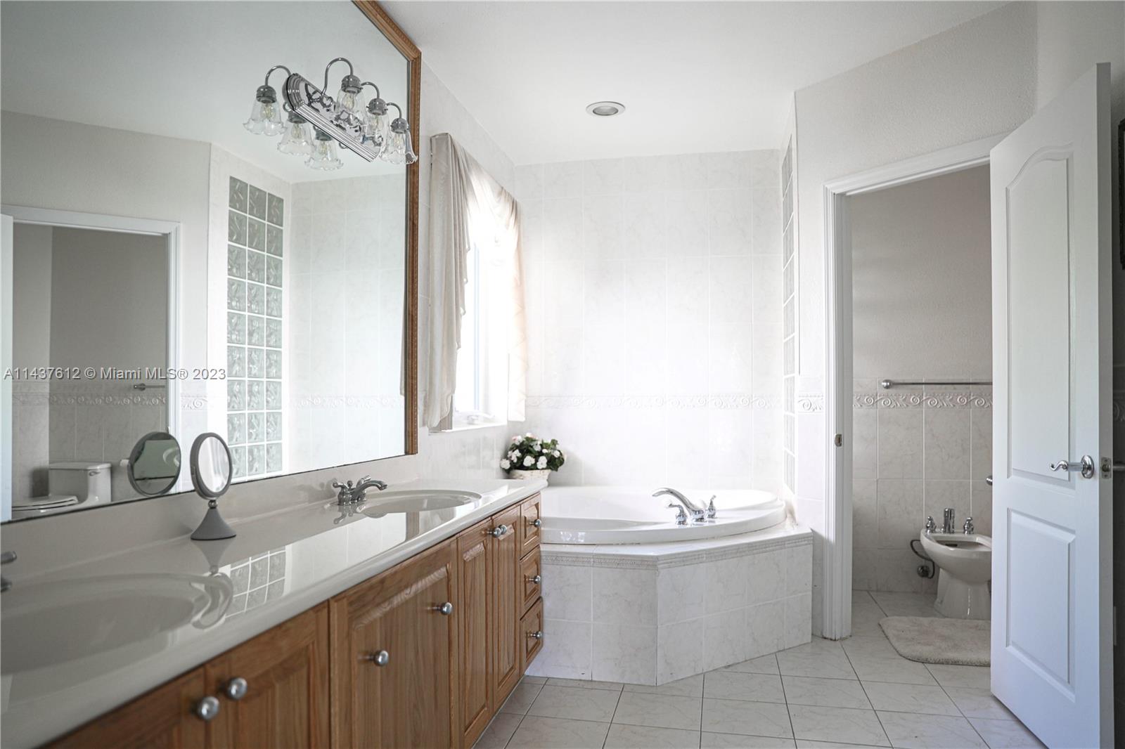 Photo 12 of 300 Atlantic Ave in Sunny Isles Beach - MLS A11437612
