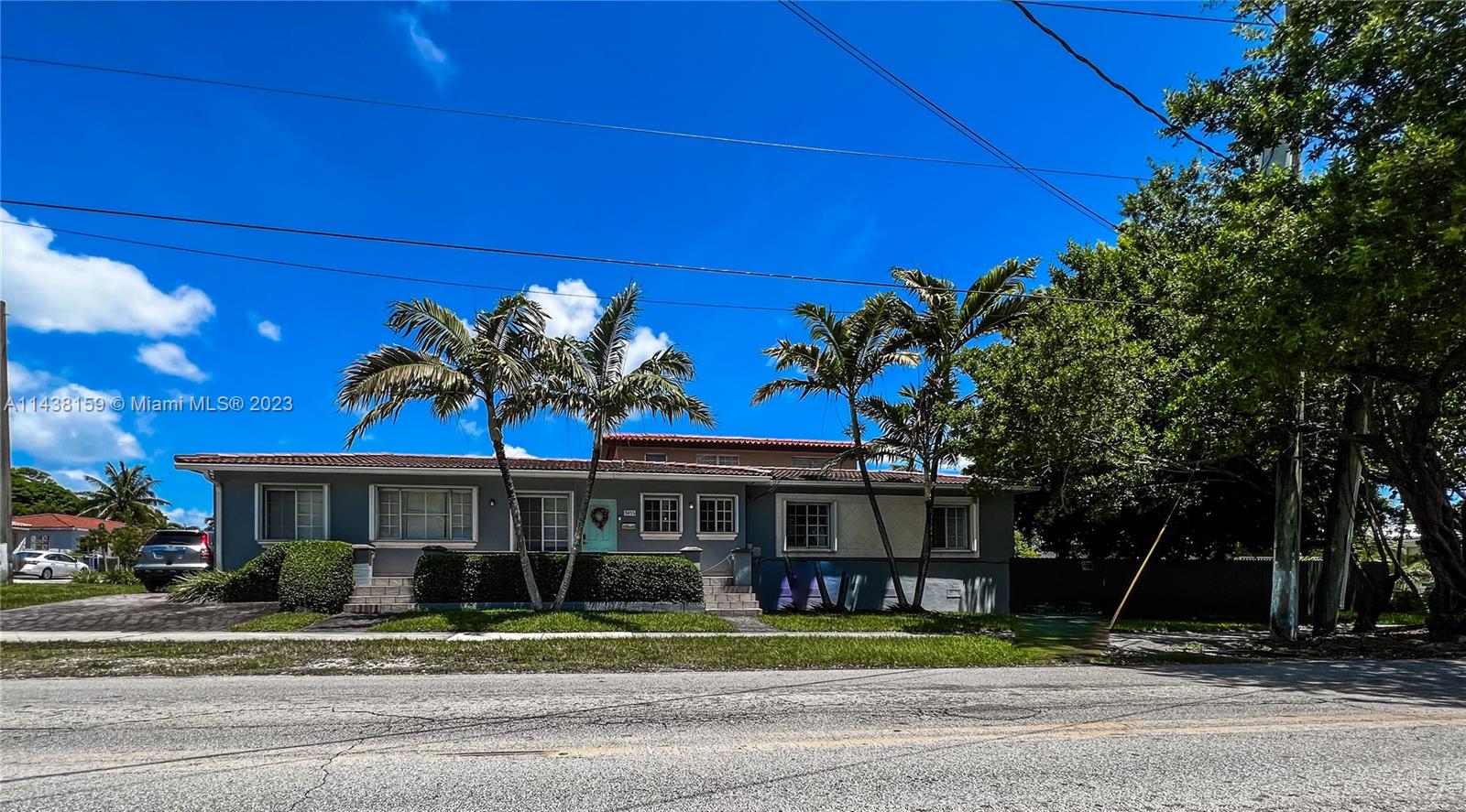 Rarely available 5,720 sq.ft. corner lot (zoned duplex) in southern Coconut Grove!  Conveniently located a short drive from Brickell/Downtown & within a mile of world-class dining & shopping at Miracle Mile, Downtown Coral Gables, Shops at Merrick Park, & CocoWalk. Walking distance to public transit, the Miami Underline, & Douglas Park.  

Build twin townhomes, remodel the existing property into your dream home, or generate immediate rental income. Current property is a single family home converted into a 2/1 main home & 1/1 in-law quarters with separate entrance. 1/1 is occupied by tenants on a month-to-month basis paying below market rent of $1275/mo.