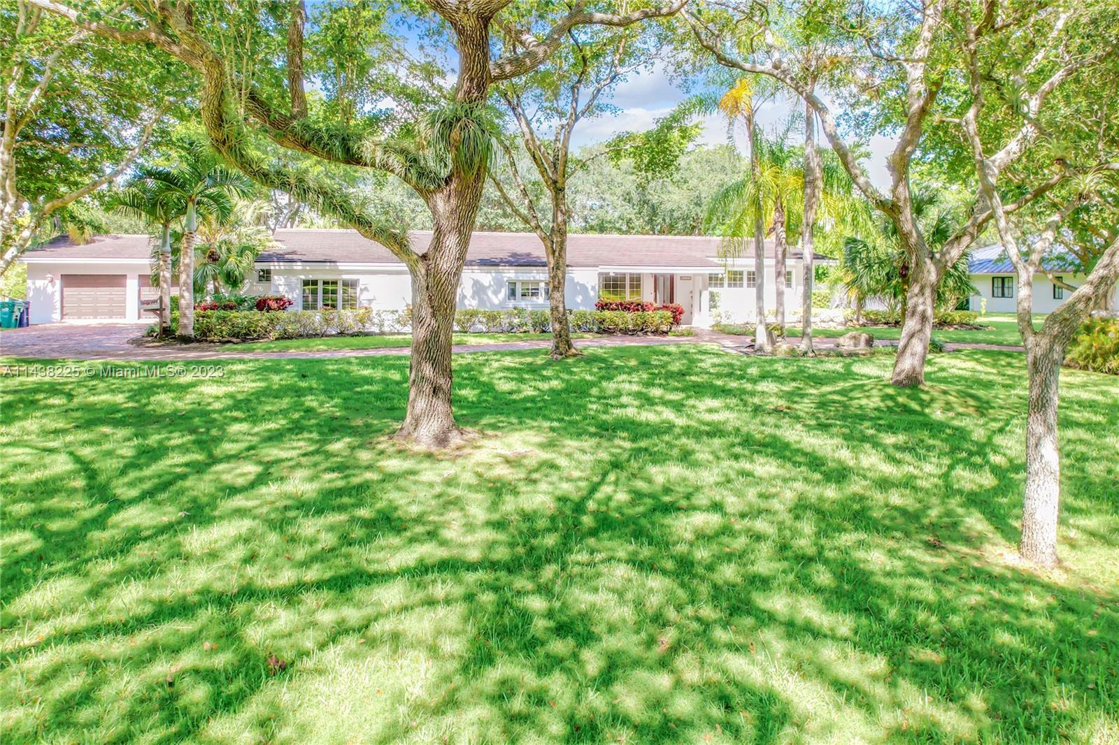 REDUCED! Large 5000 Sqft, Pinecrest, Prestigious cul-de-sac, Extremely Private street. Best Priced 4 Bedrooms with Pool East of 67th Ave. Large Entertainment area with built in BBQ. Close to Schools. All Pets are OK.