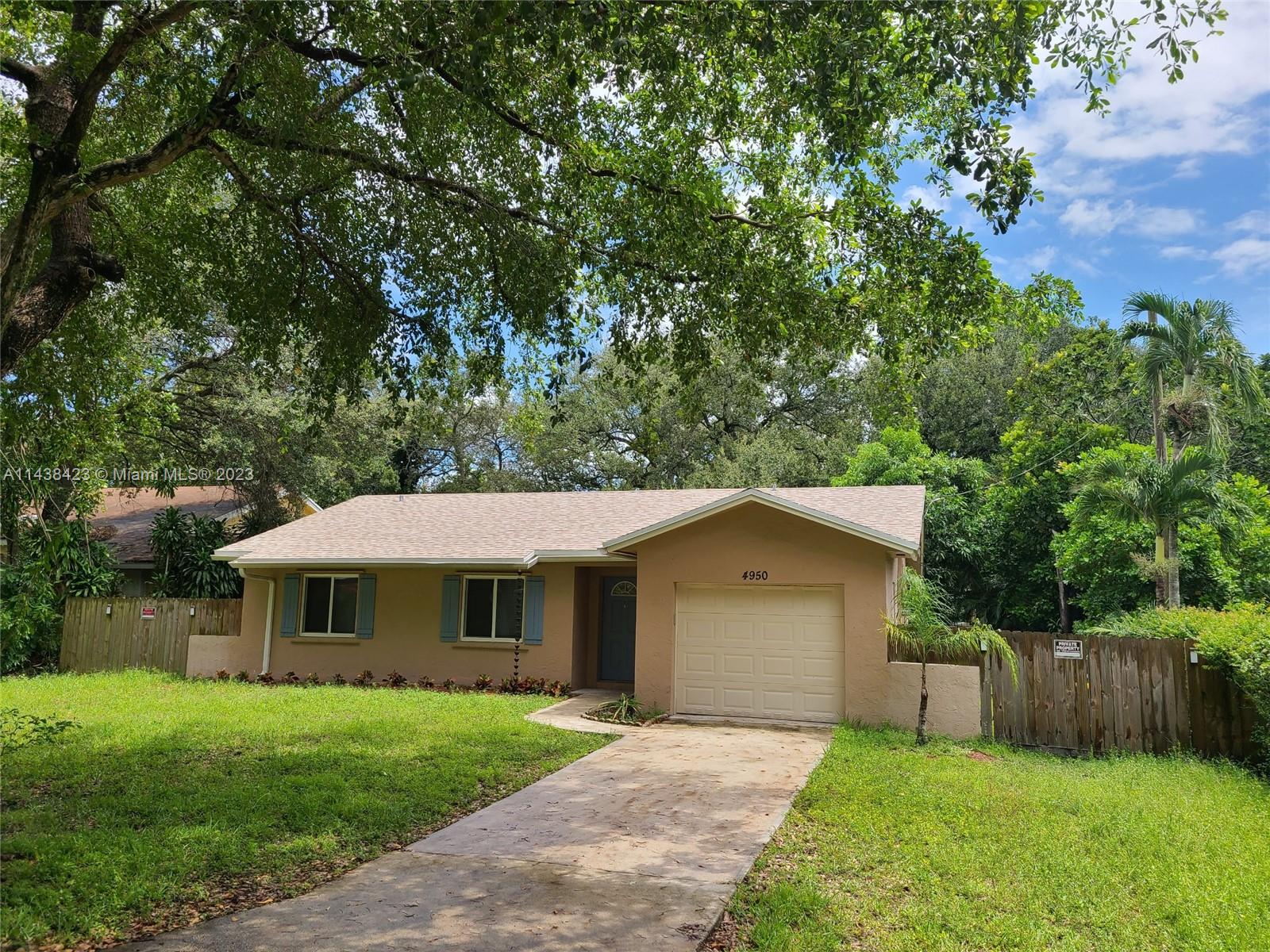 Photo 1 of 4950 SW 26th Ter in Dania Beach - MLS A11438423
