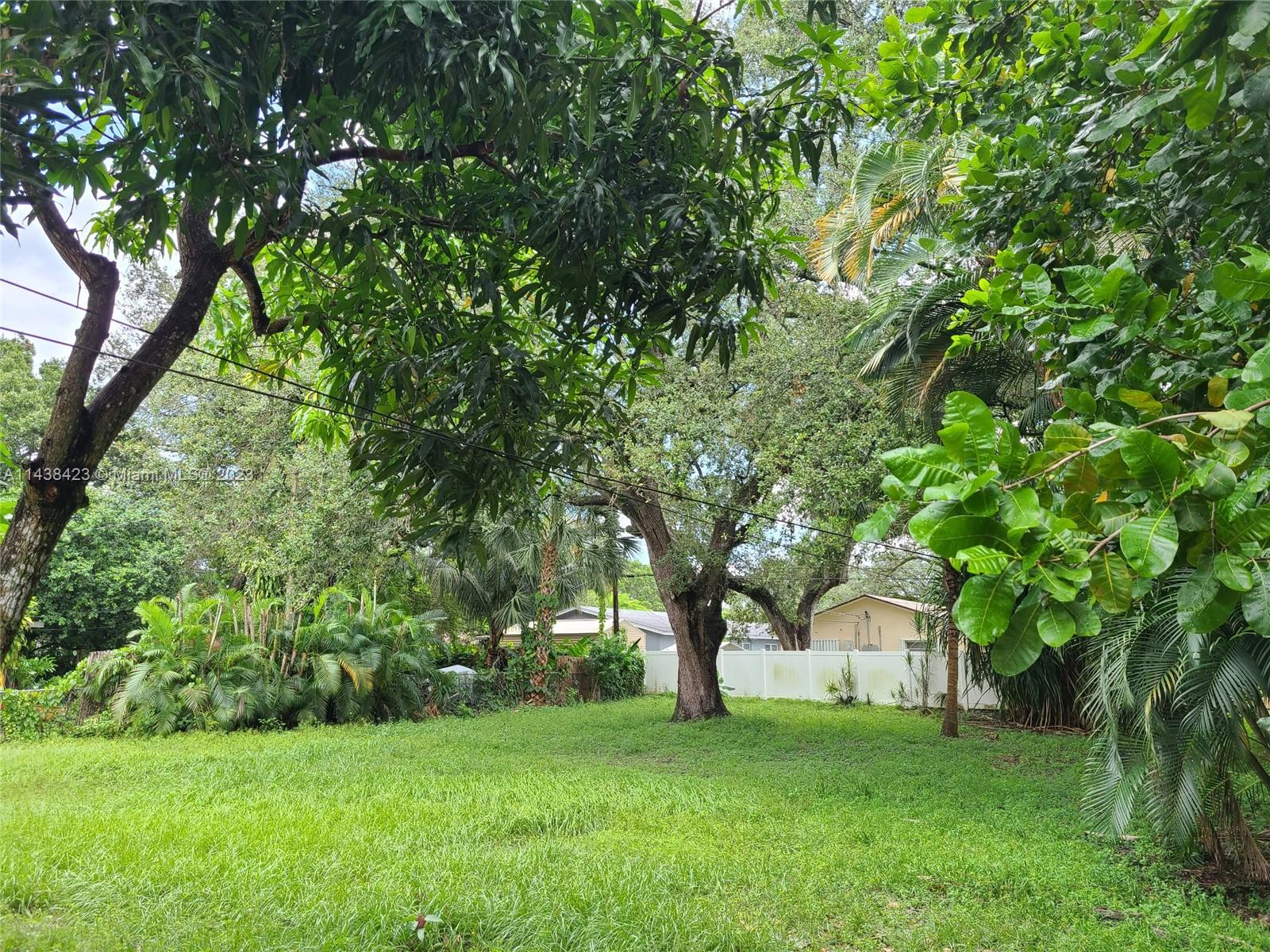 Photo 17 of 4950 SW 26th Ter in Dania Beach - MLS A11438423