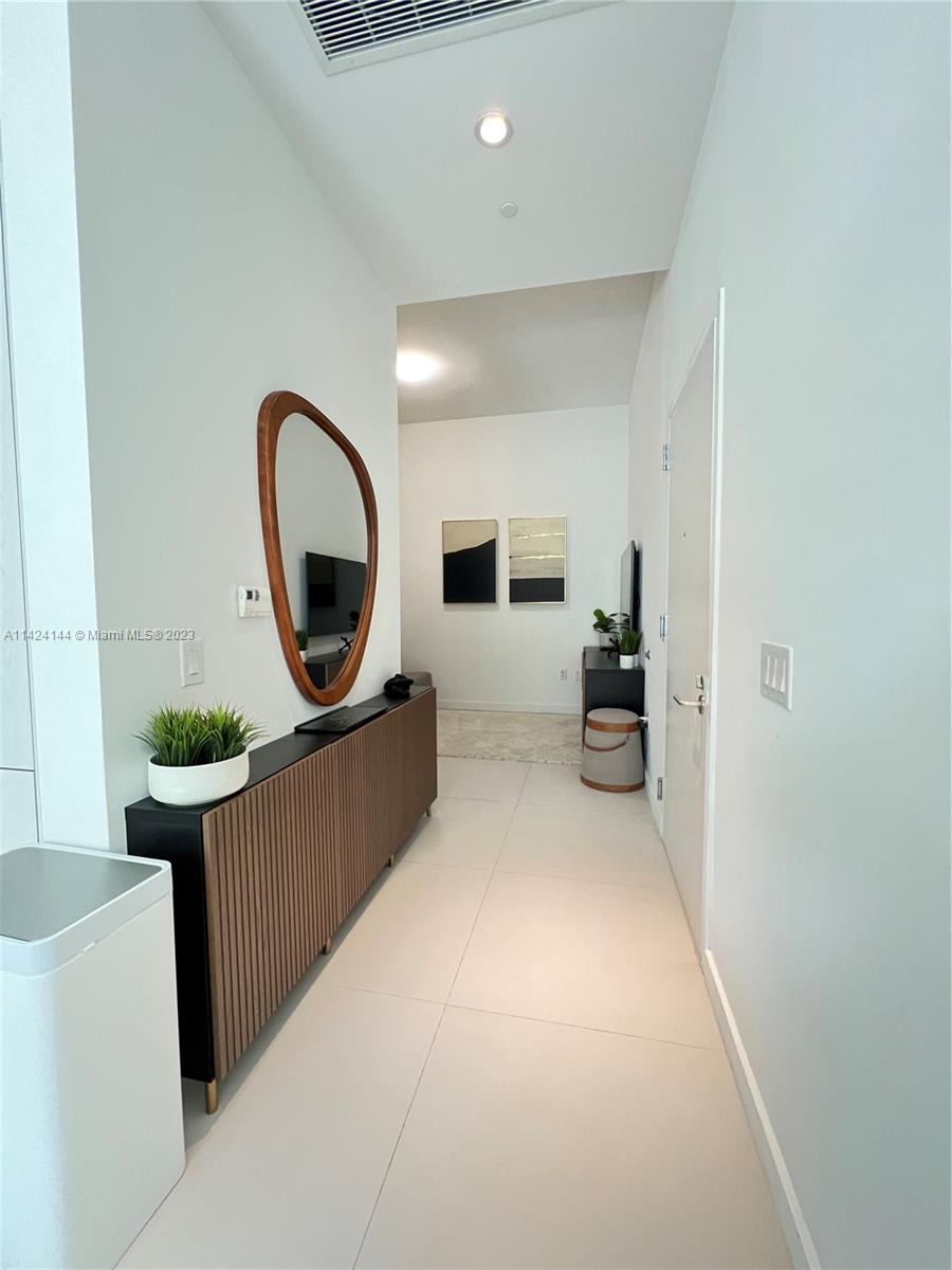 Fully furnished 2 bed and 2 bath plus Den unit with high quality furniture located at Paraiso Bay views has all the comfort you need in a home. Lot of natural light, beautiful dining room and a spacious living room. Very well located in the bay-front neighborhood of Edgewater. Amenities at Paraiso Bay views includes a state-of-the-art gym and spa, kid’s play room, business center, 3,000-square-foot party room, 9th-floor 75-foot sunset pool, rooftop pool/spa, rooftop party room and BBQ area. Residents also have access to the Paraiso community park, marina, Amara at Paraiso restaurant and Beach Club. Schedule your showing today and fall in love with your new home!
