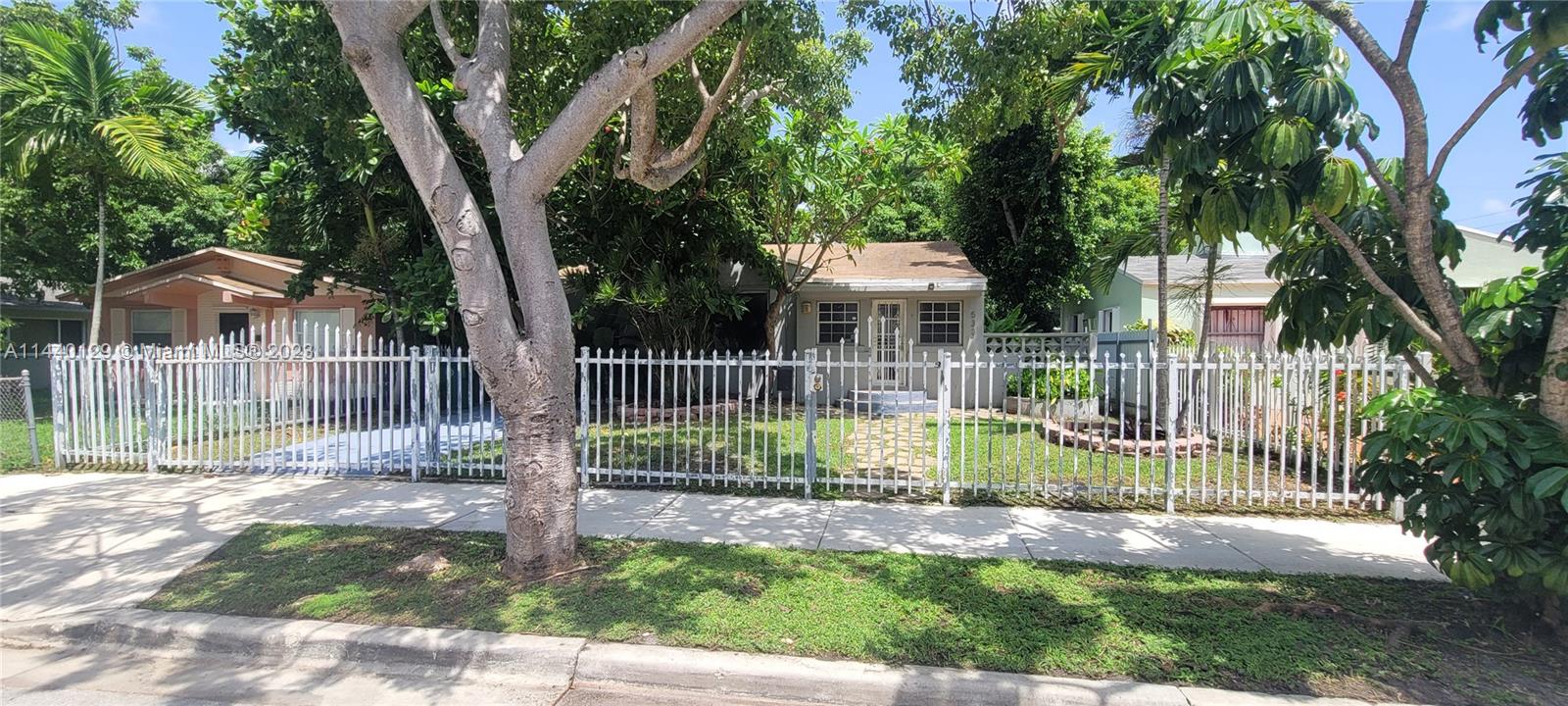 Listing Photo 0