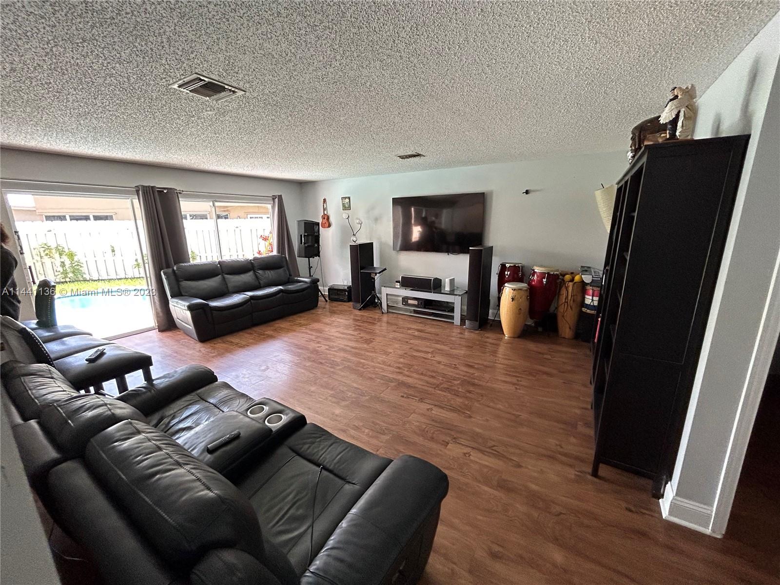 Listing Photo 12