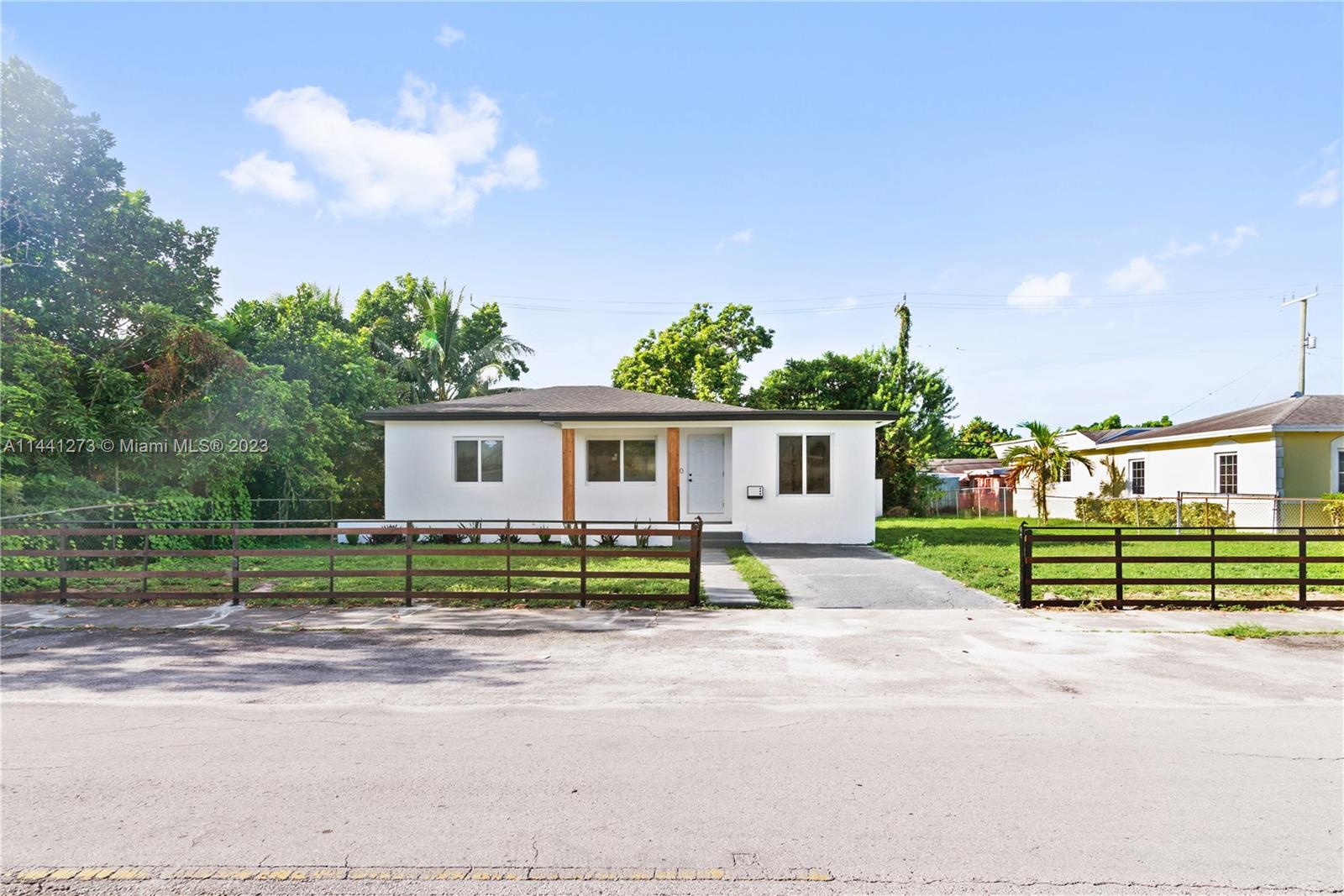 Photo 2 of 3010 NW 82nd St in Miami - MLS A11441273