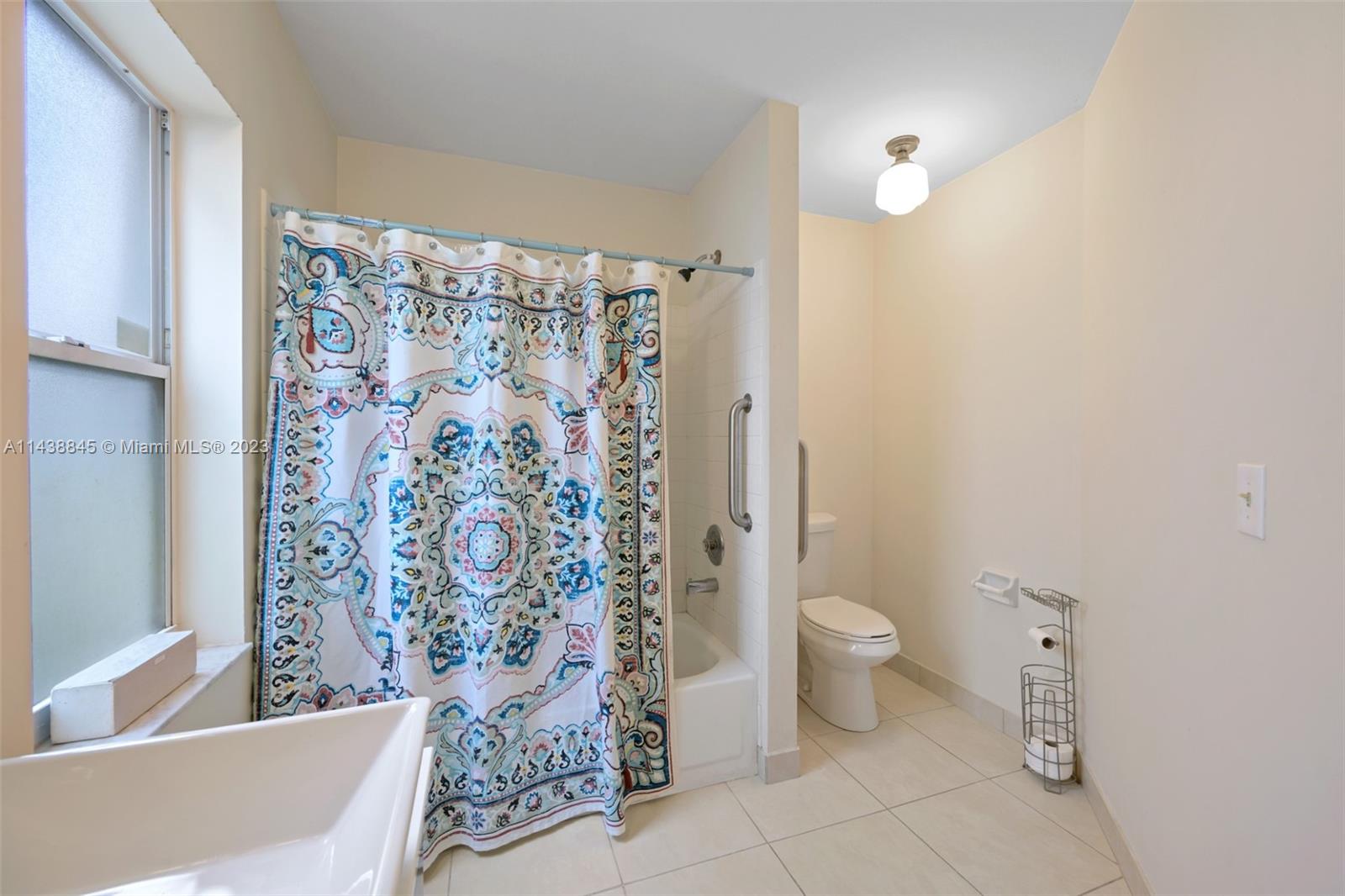 Listing Photo 16