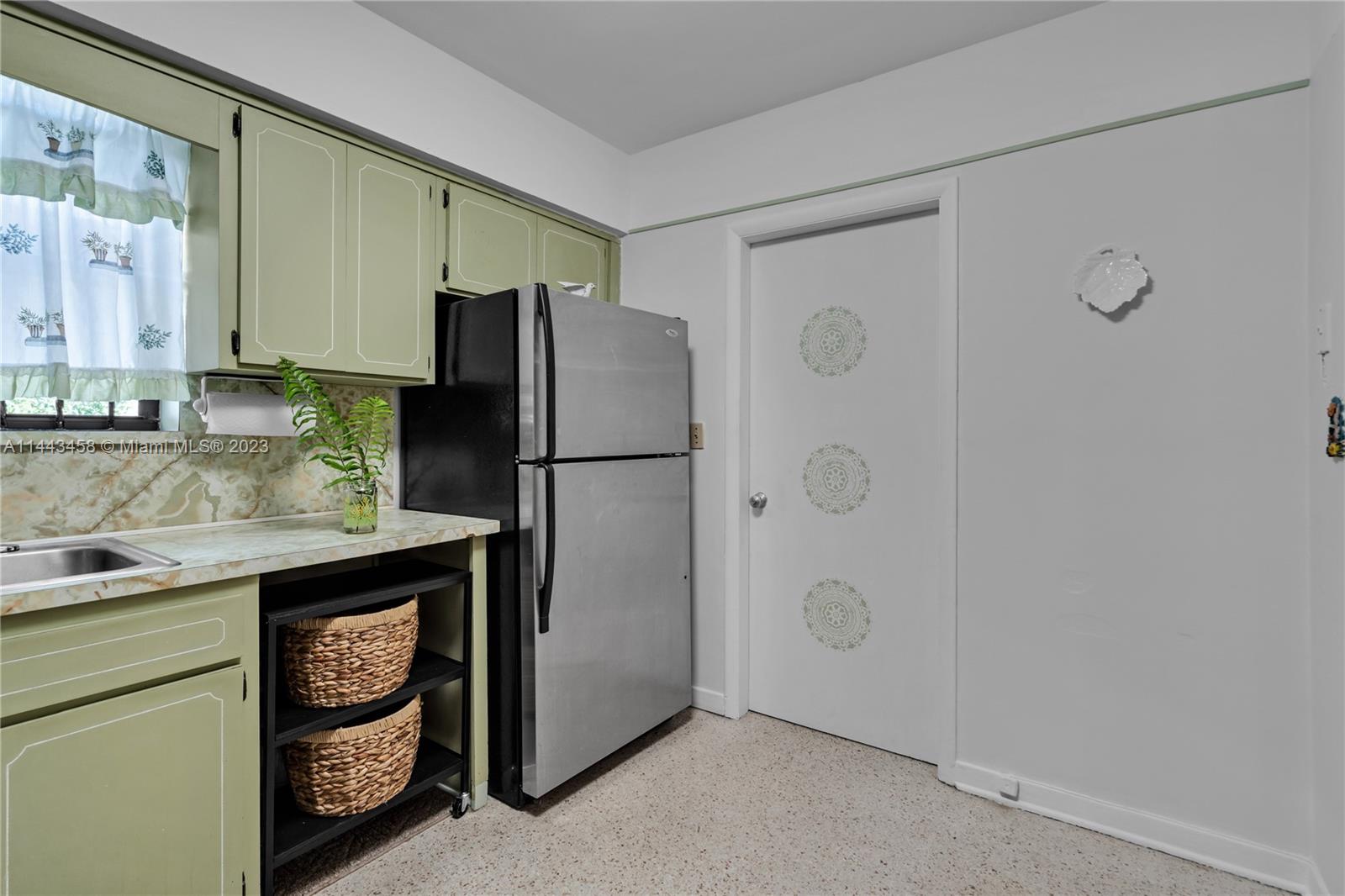 Listing Photo 14