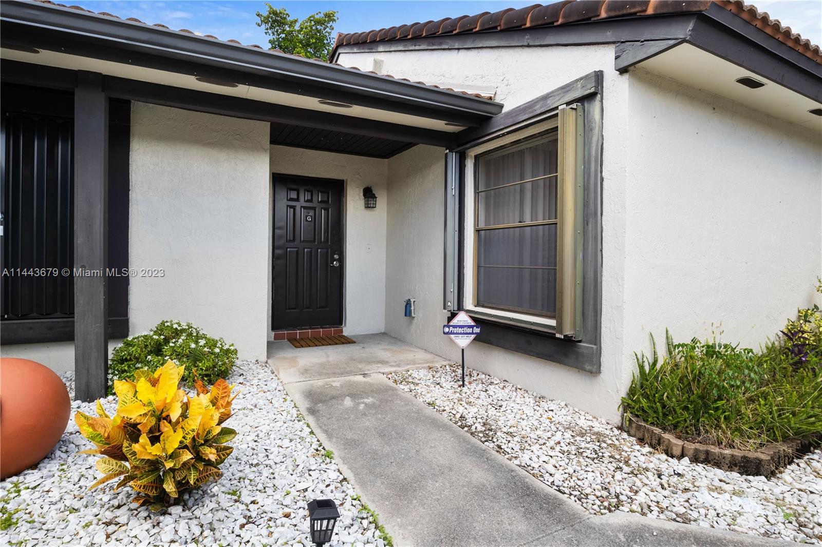 Photo 1 of 15075 SW 49th Ln in Miami - MLS A11443679