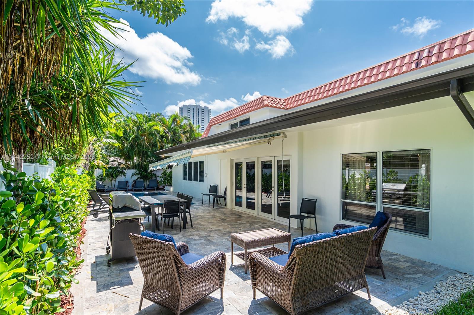 Photo 2 of 3261 Aqua Vista Dr in Pompano Beach - MLS A11442252